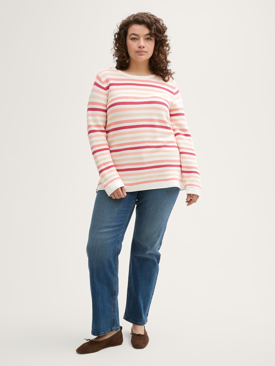 Plus Size - Strickpullover mit Bio-Baumwolle - peachy knit stripe design - Model-Vorderansicht