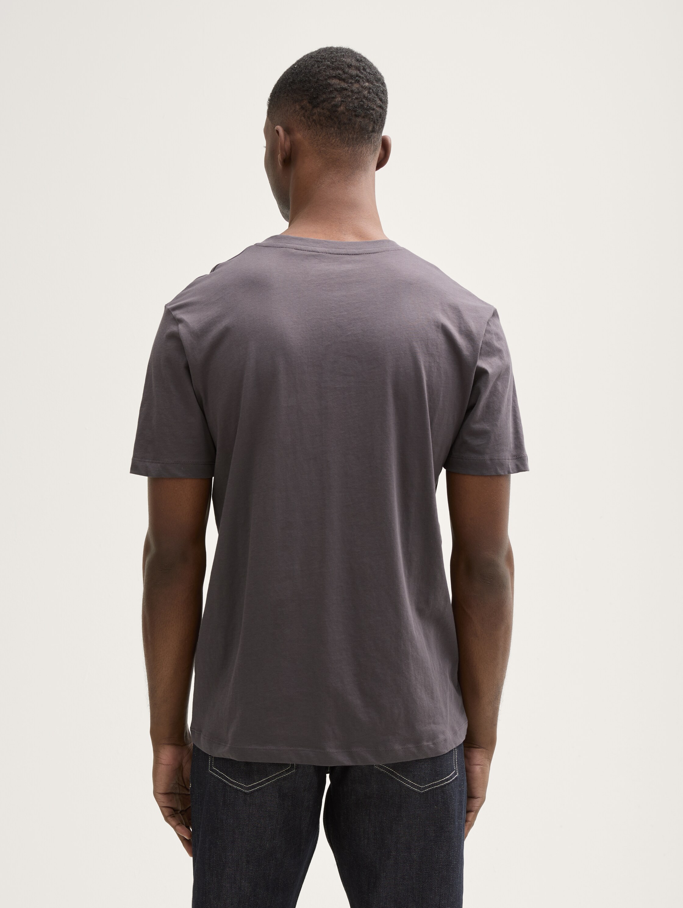 Basic T-Shirt mit V-Ausschnitt - pavement_grey - 
