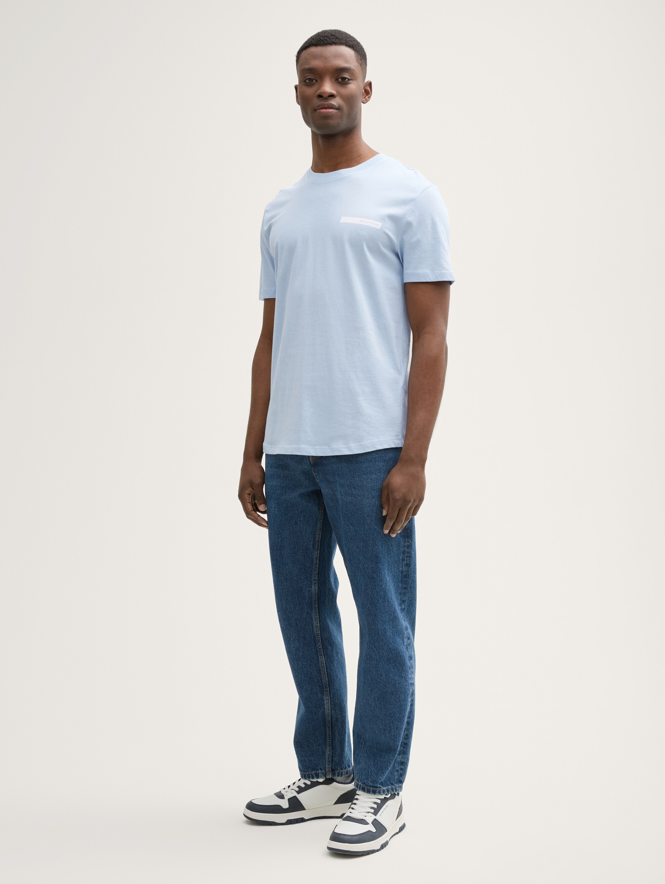 T-Shirt mit Print aus Baumwolle - light_blue_grey - 