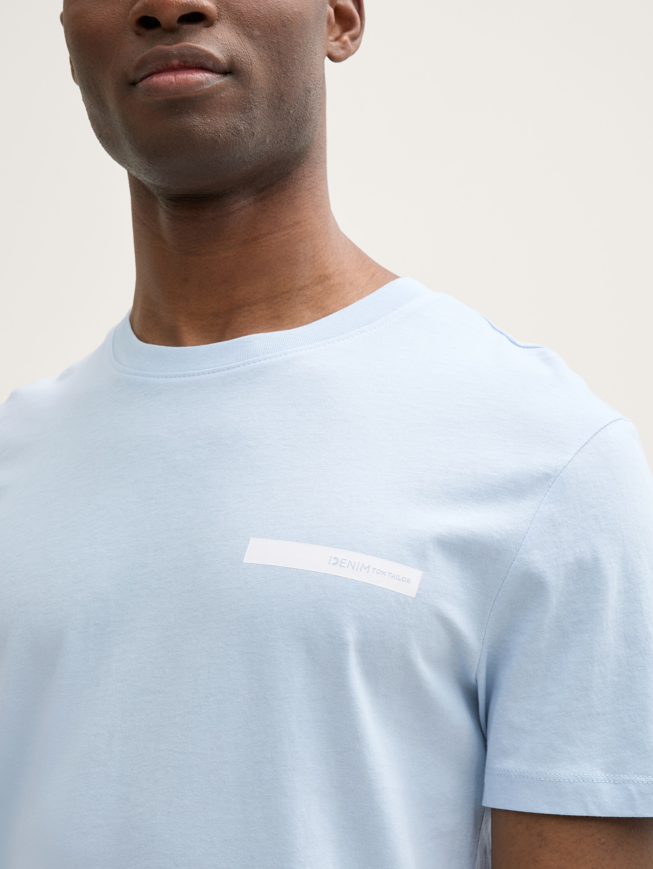 T-Shirt mit Print aus Baumwolle - light_blue_grey - 