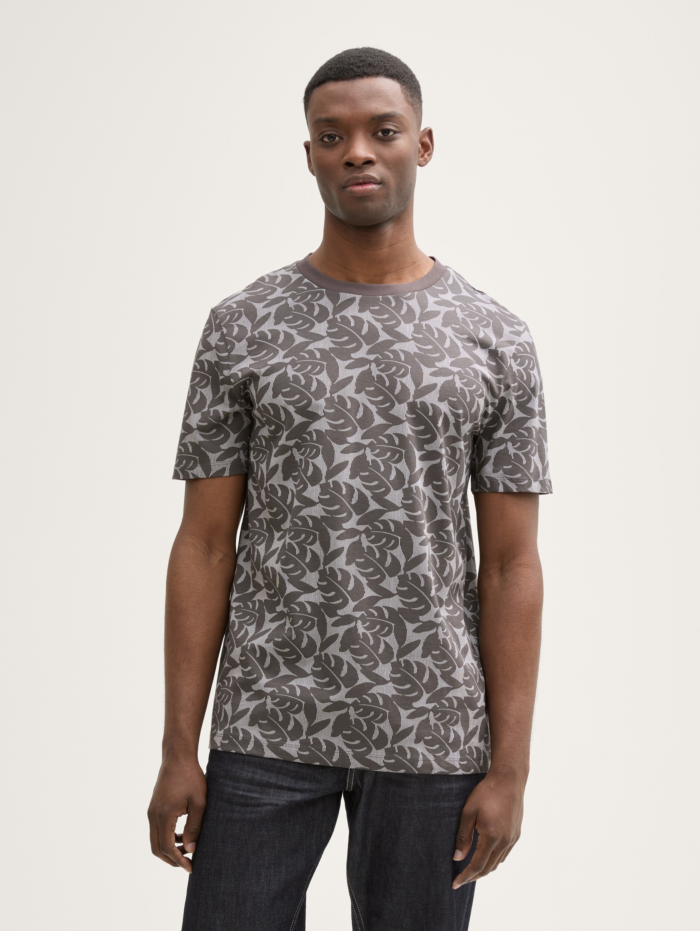 T-Shirt mit Allover-Print - 2