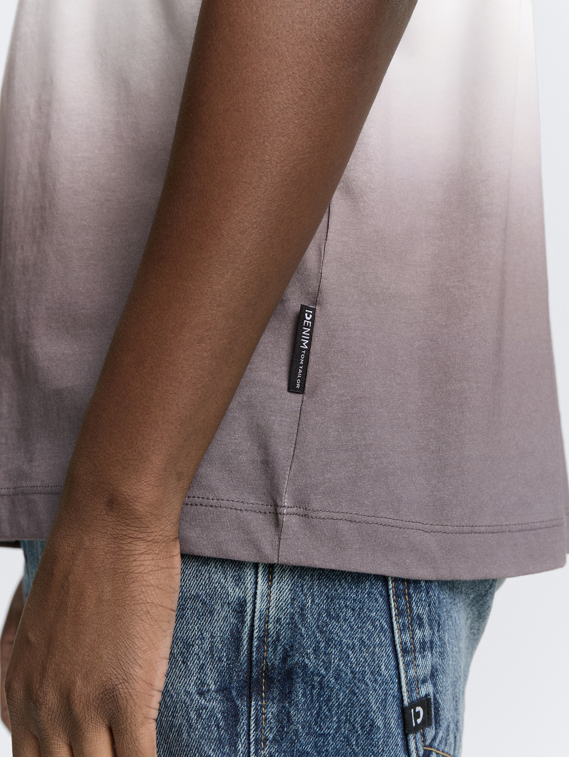 Relaxed Fit T-Shirt mit Farbverlauf - chalk_grey - 