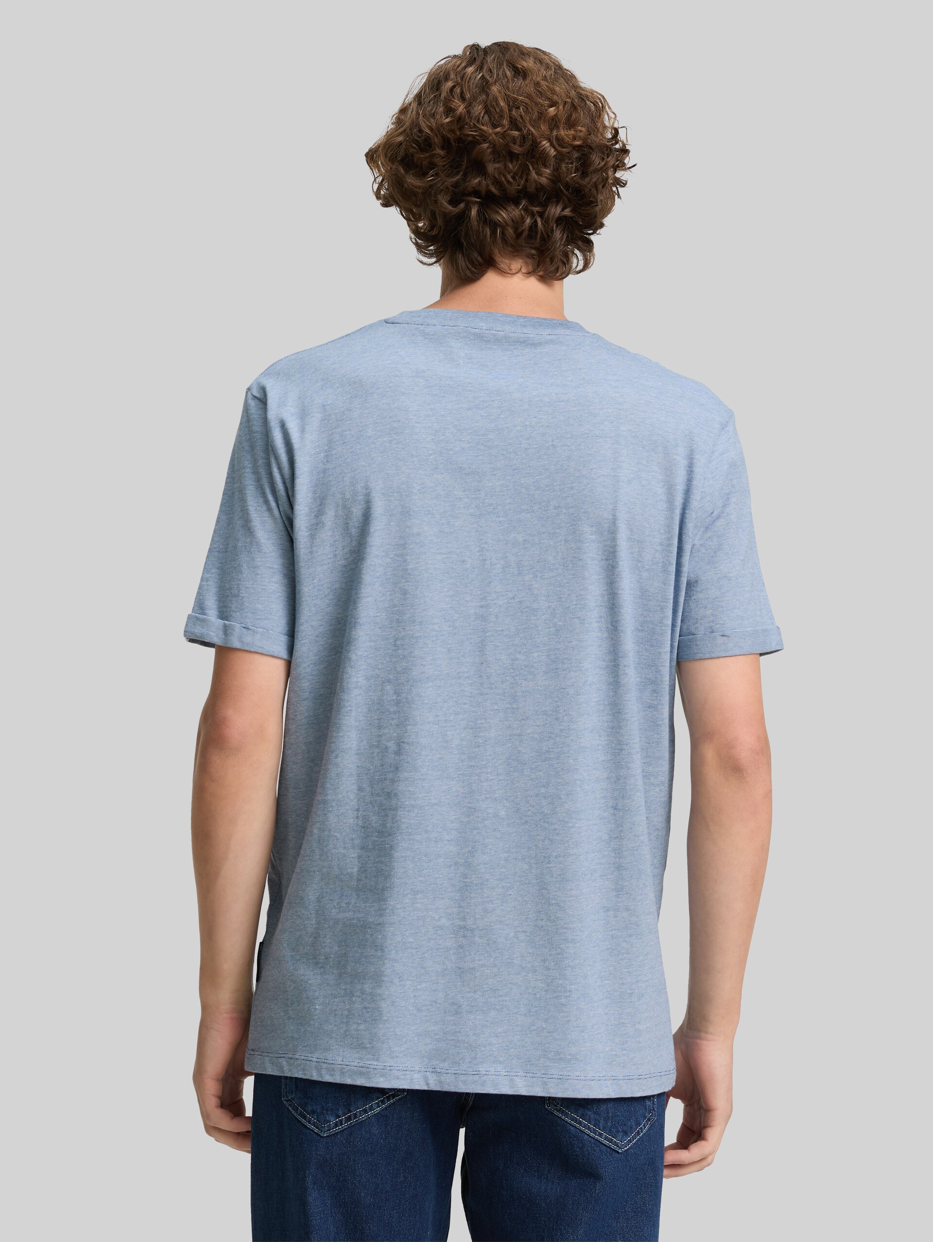 T-shirt with breast pocket - mystical blue - Neckline model-back view
