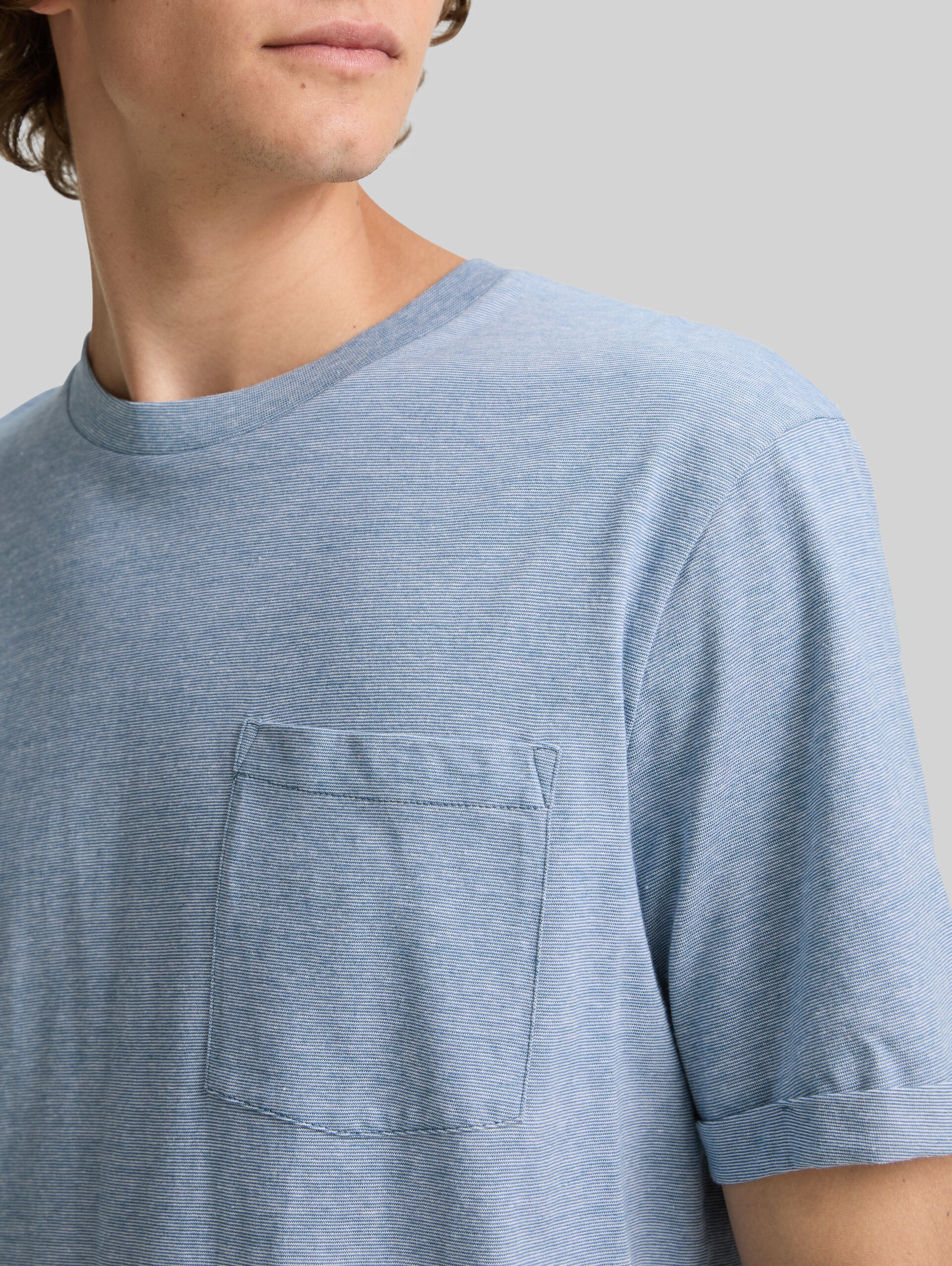 T-shirt with breast pocket - mystical blue - Detail model view