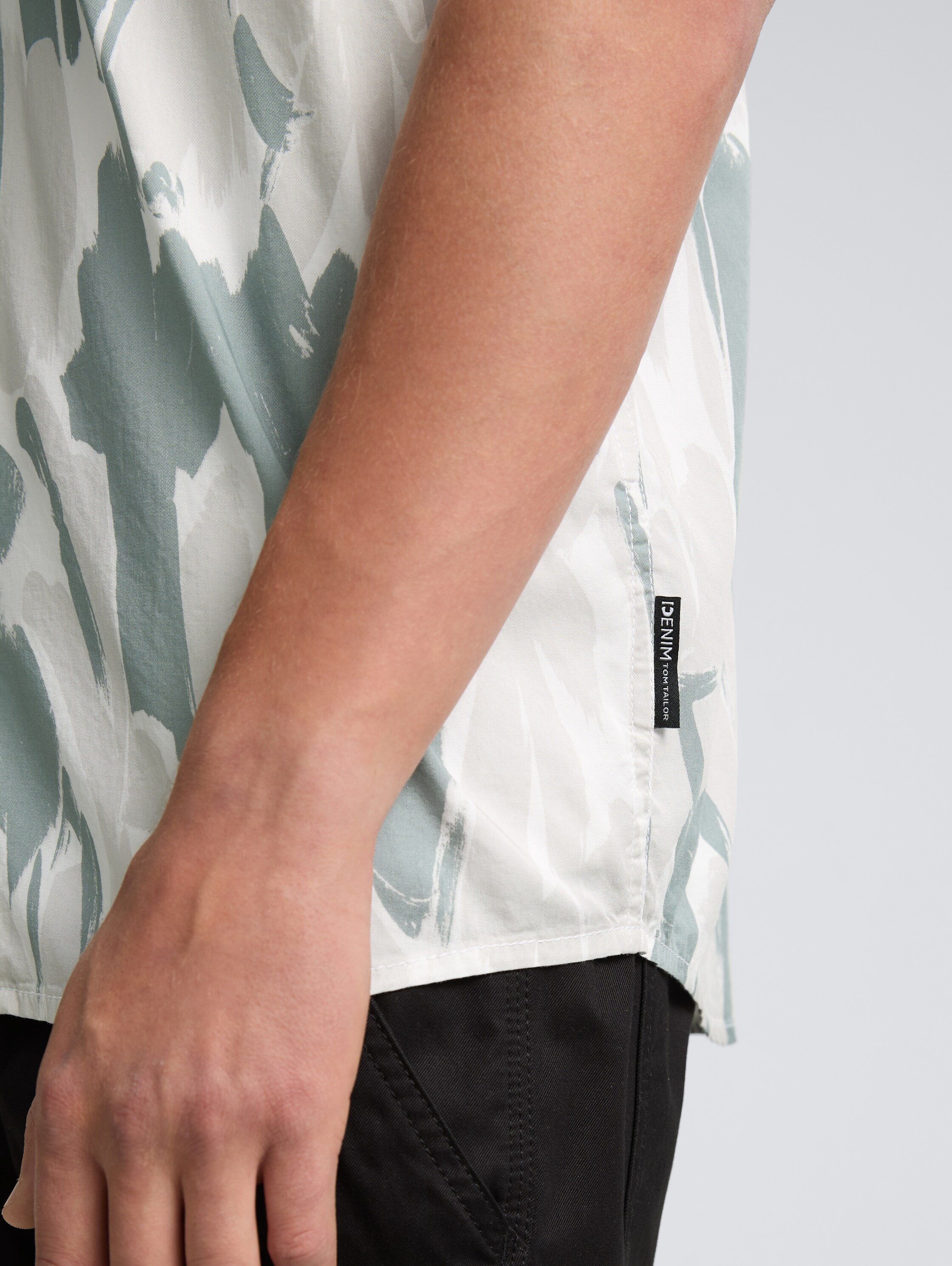 Relaxed Fit Kurzarmhemd im Hawaii-Look - white_abstract_flowery_print - 