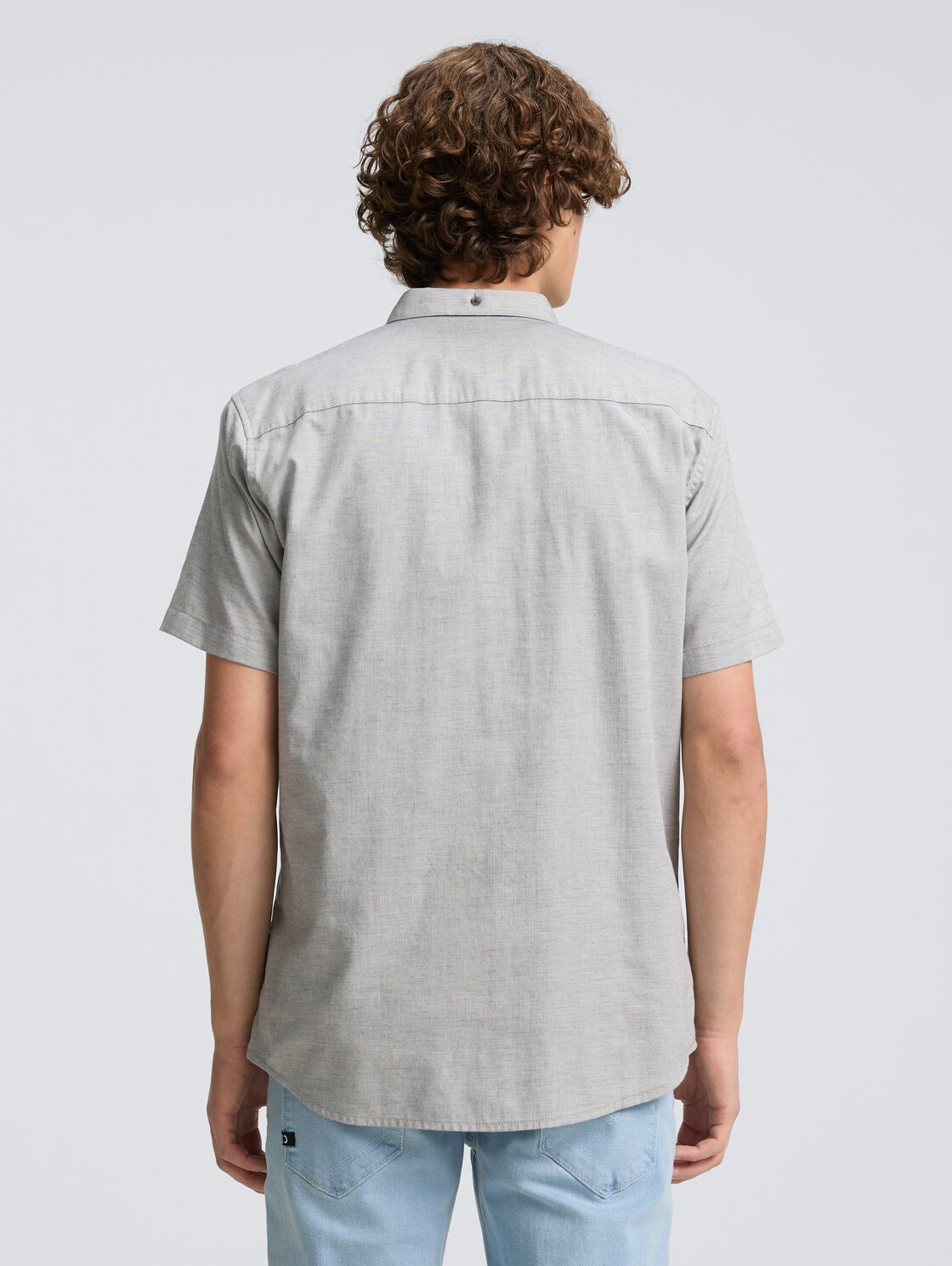 Regular Fit Kurzarmhemd mit Brusttasche - chalk grey structure - Auschnitt Model-Rückansicht