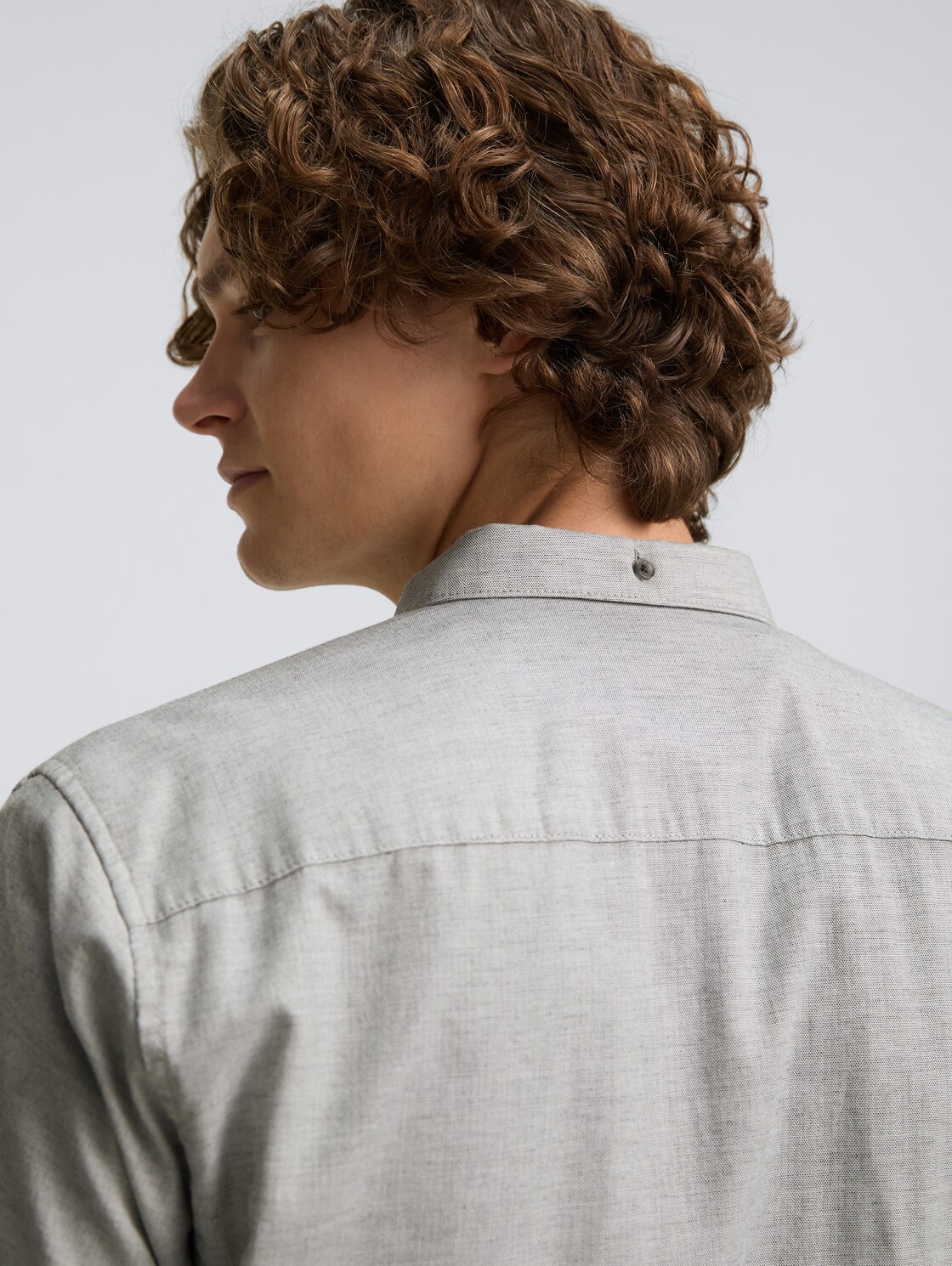 Regular Fit Kurzarmhemd mit Brusttasche - chalk grey structure - Detail-Model-Ansicht