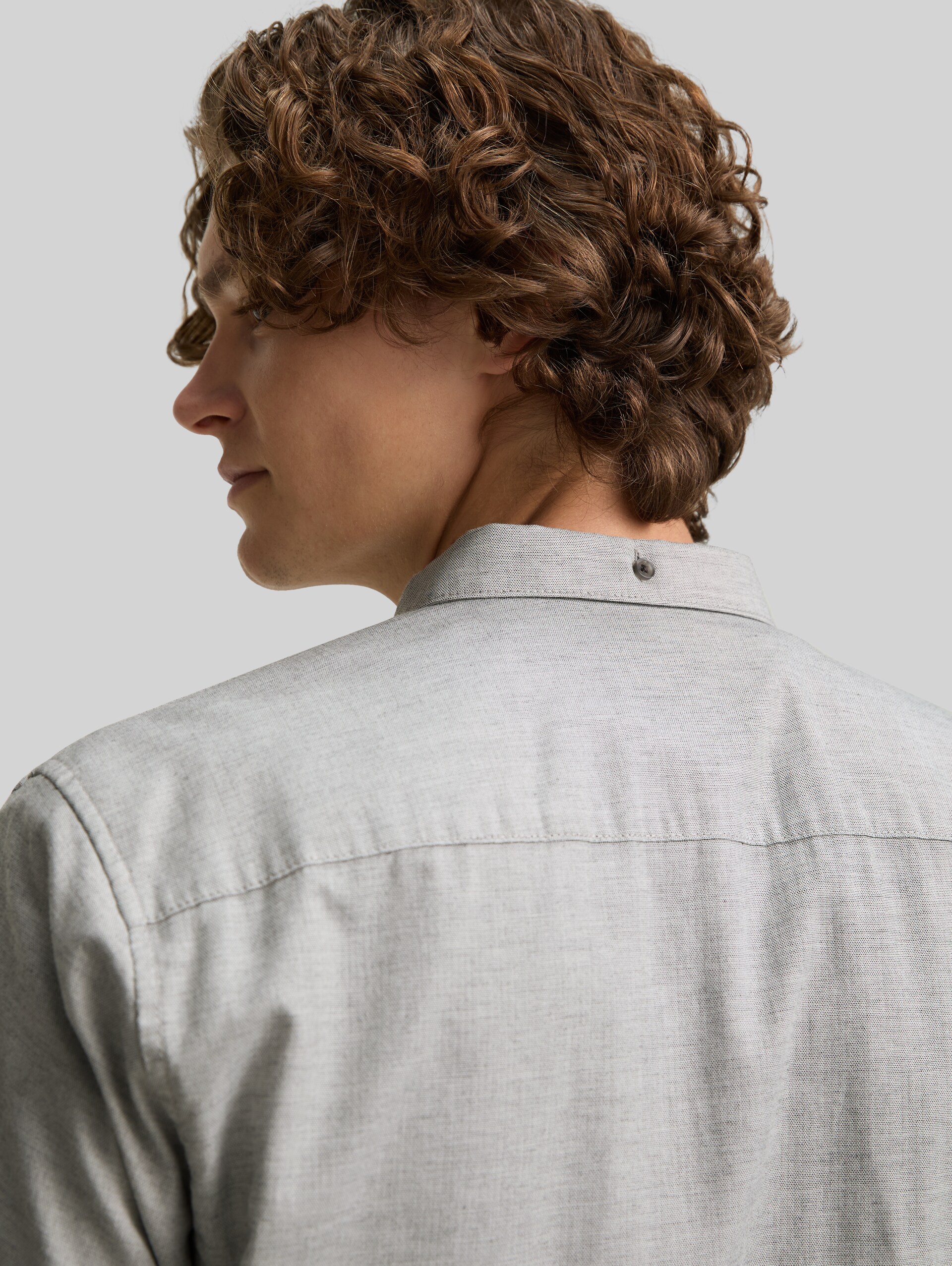 Regular fit short sleeve shirt with breast pocket - chalk grey structure - Detail model view