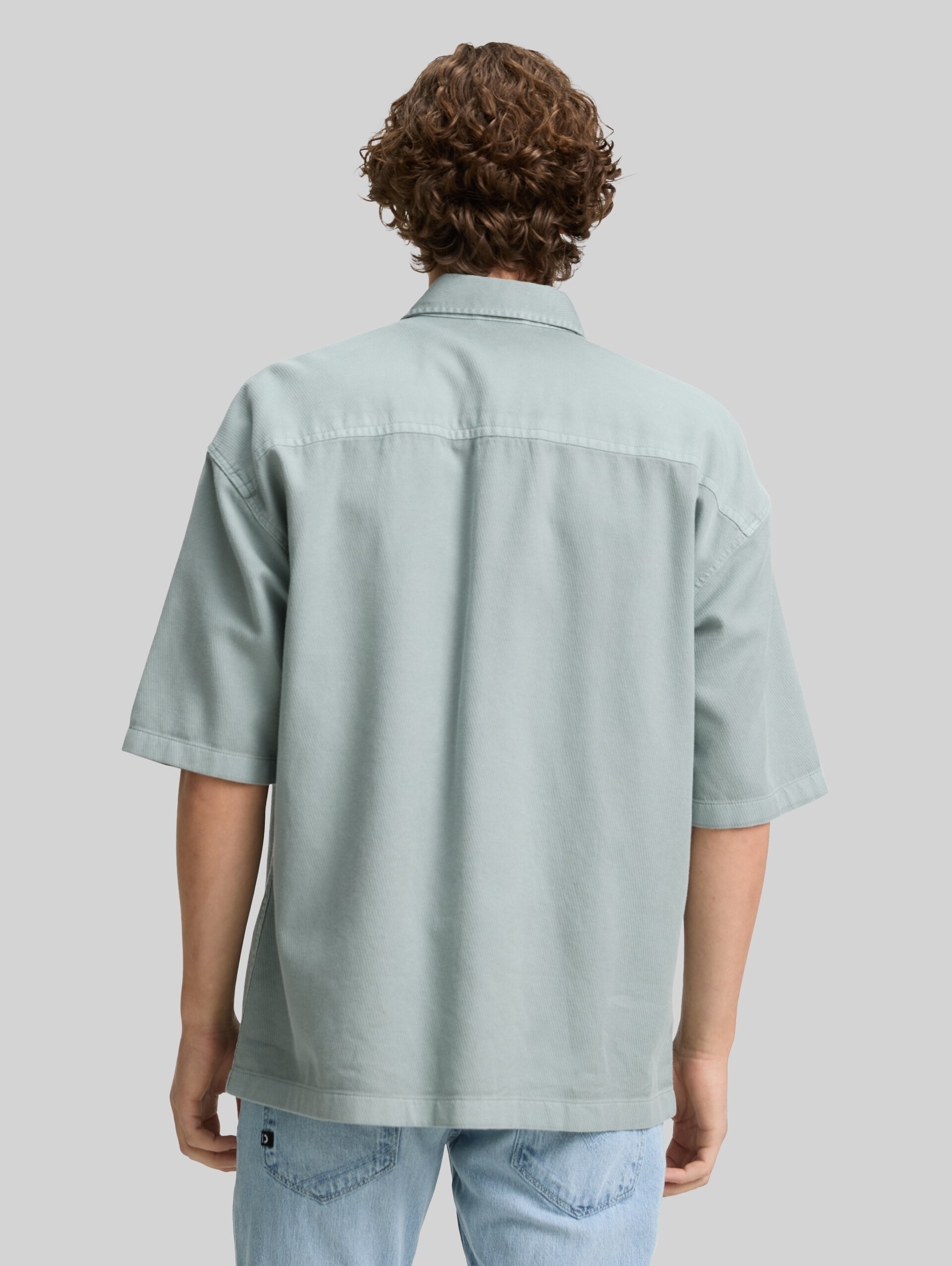 Overshirt shirt with short sleeves - light ice blue - Neckline model-back view