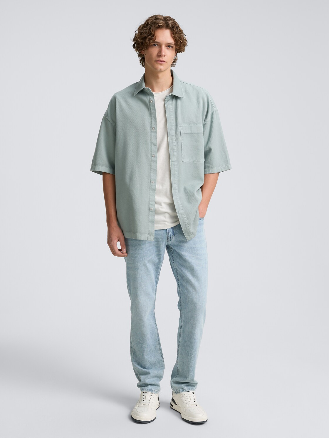 Overshirt shirt with short sleeves - light ice blue - Model front view