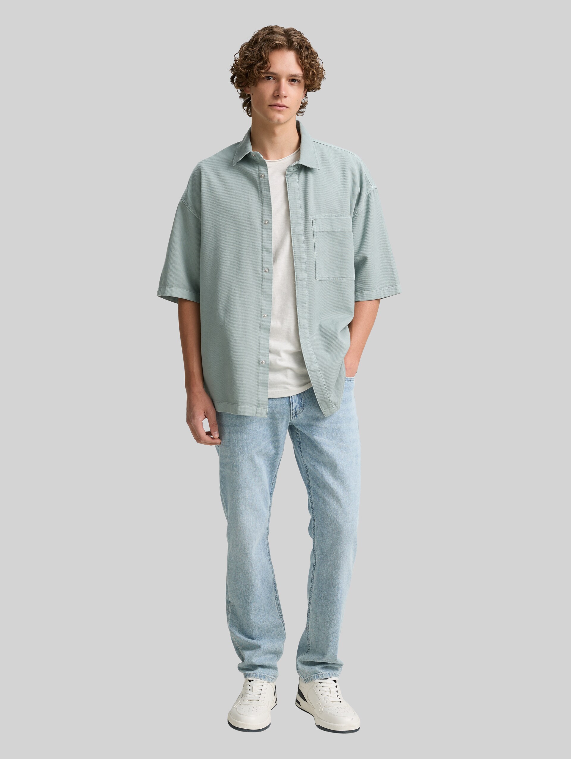 Overshirt shirt with short sleeves - light ice blue - Model front view