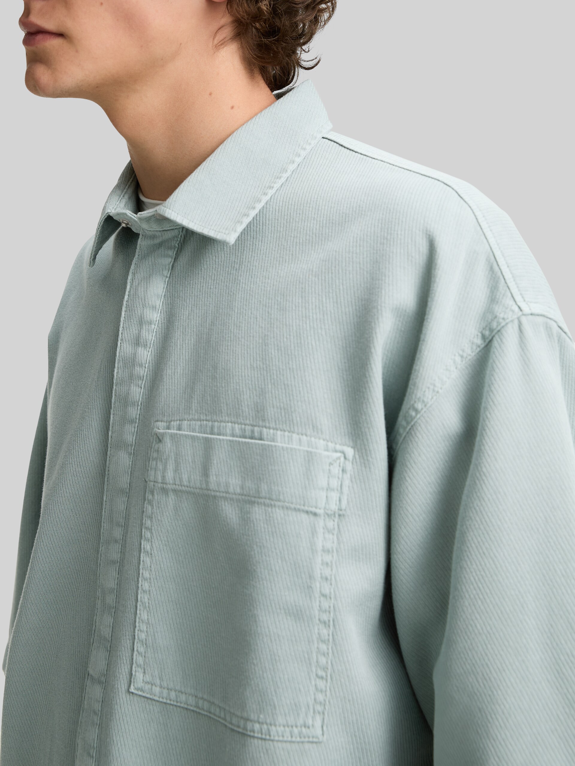Overshirt shirt with short sleeves - light ice blue - Detail model view