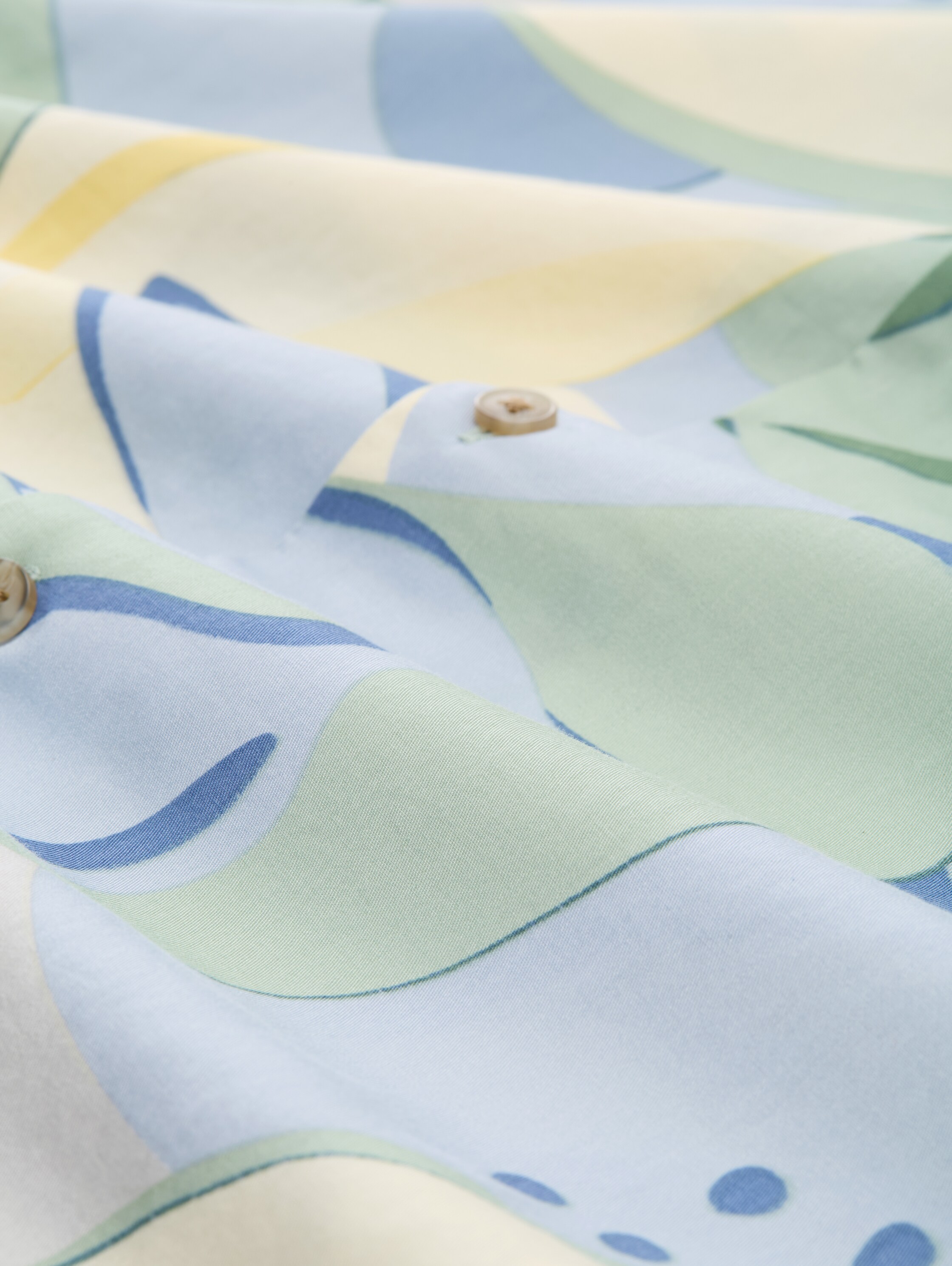 Relaxed fit short sleeve shirt in Hawaiian look - colorful_big_tropical_print - 