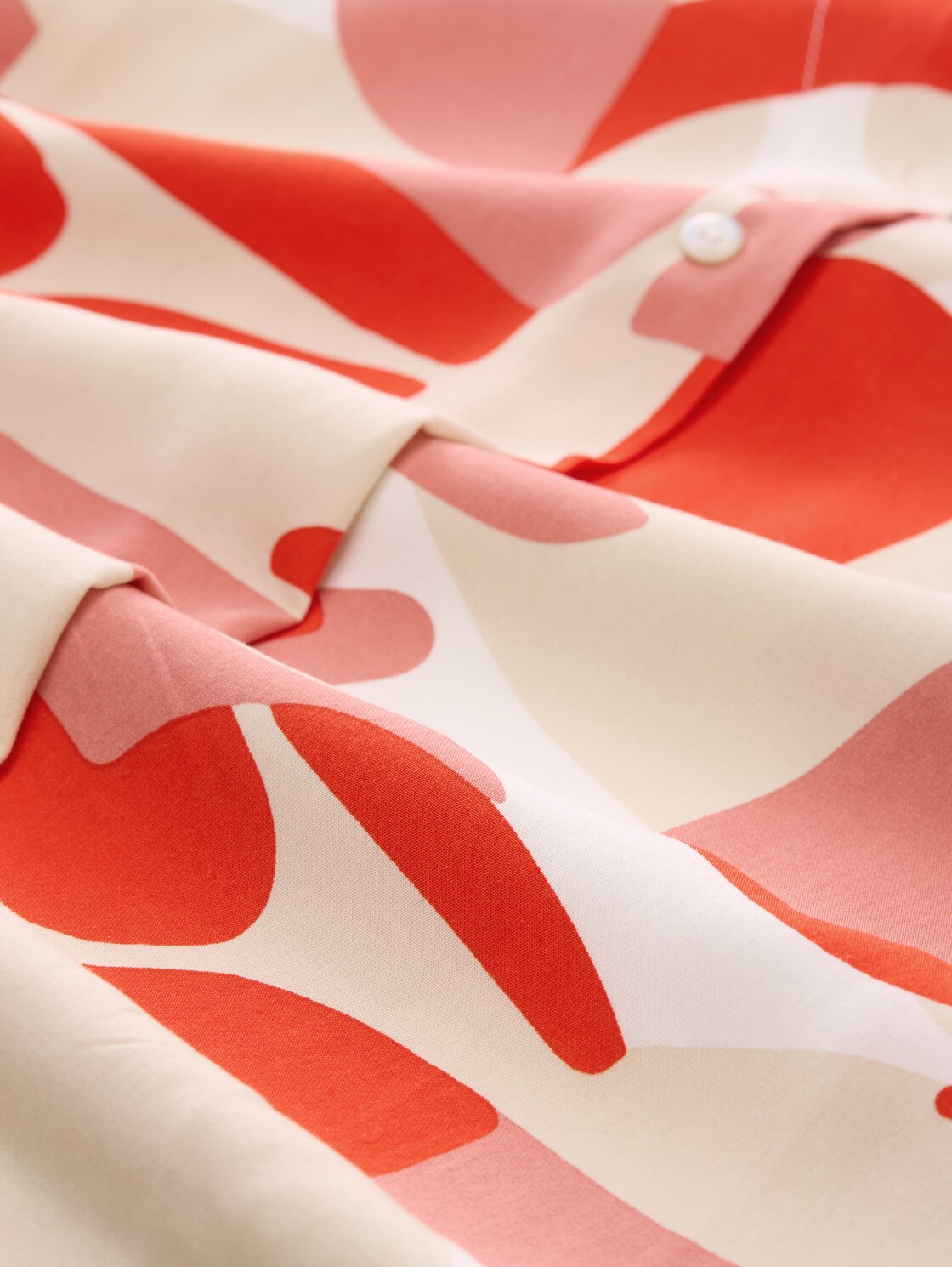 Bluse mit Muster - red dots and shapes design - Material-Ansicht