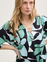 Bluse mit Muster - green dots and shapes design - Detail-Model-Ansicht