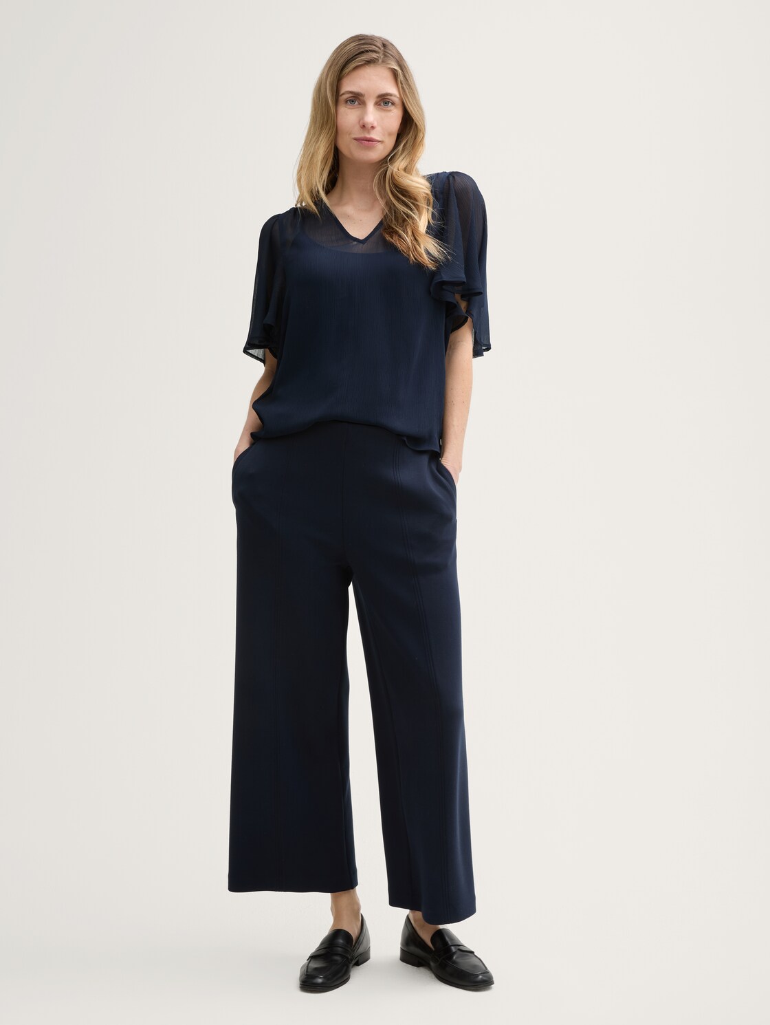 Chiffon Bluse - sky captain blue - Model-Vorderansicht