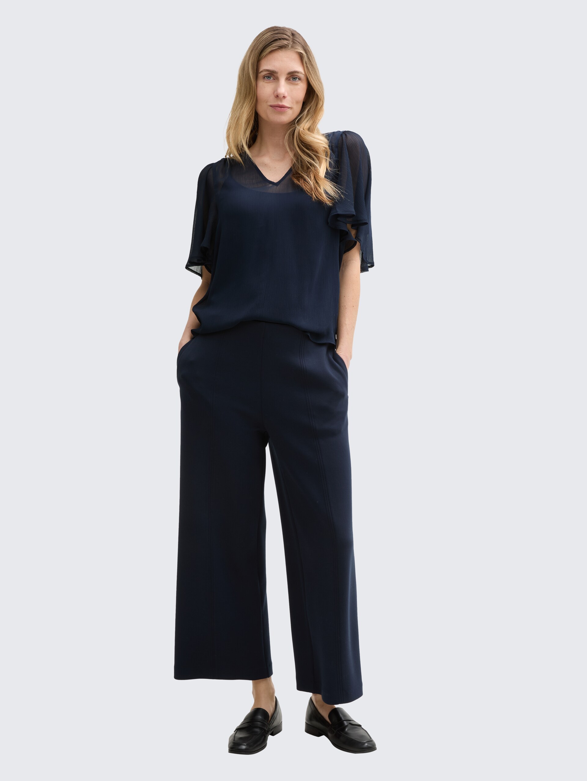 Chiffon Bluse - sky captain blue - Model-Vorderansicht