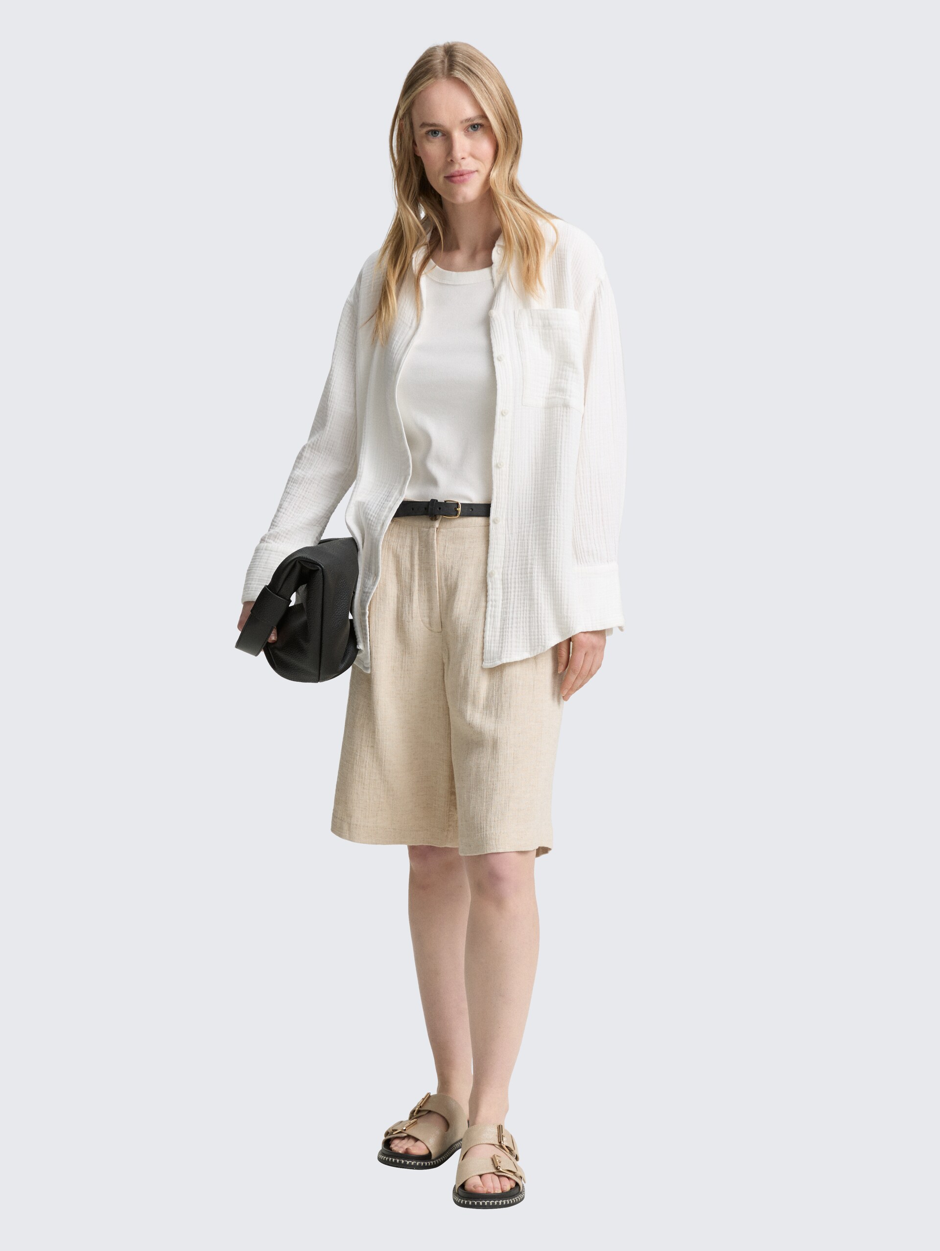 Oversize Musselin Hemdbluse - Whisper White - Model-Vorderansicht
