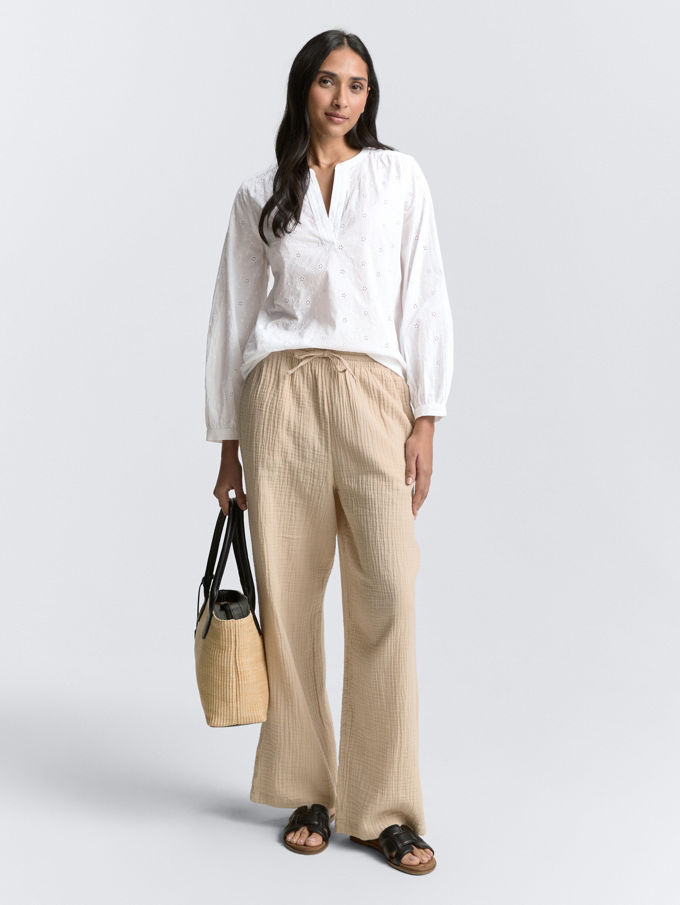 Bluse mit Lochstickerei - white - 