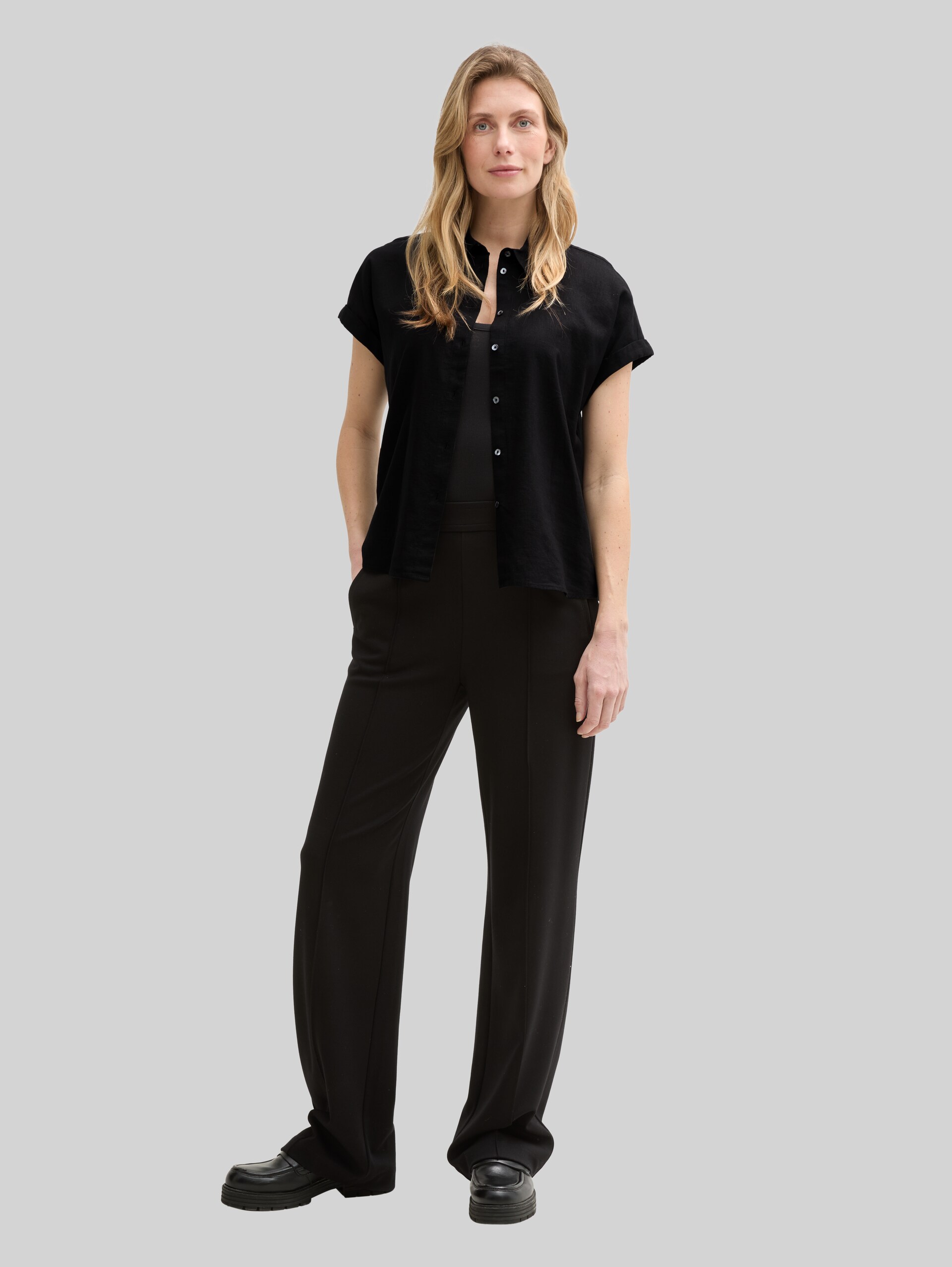 Blouse ample avec partie en lin - deep black - Vue de face du modèle