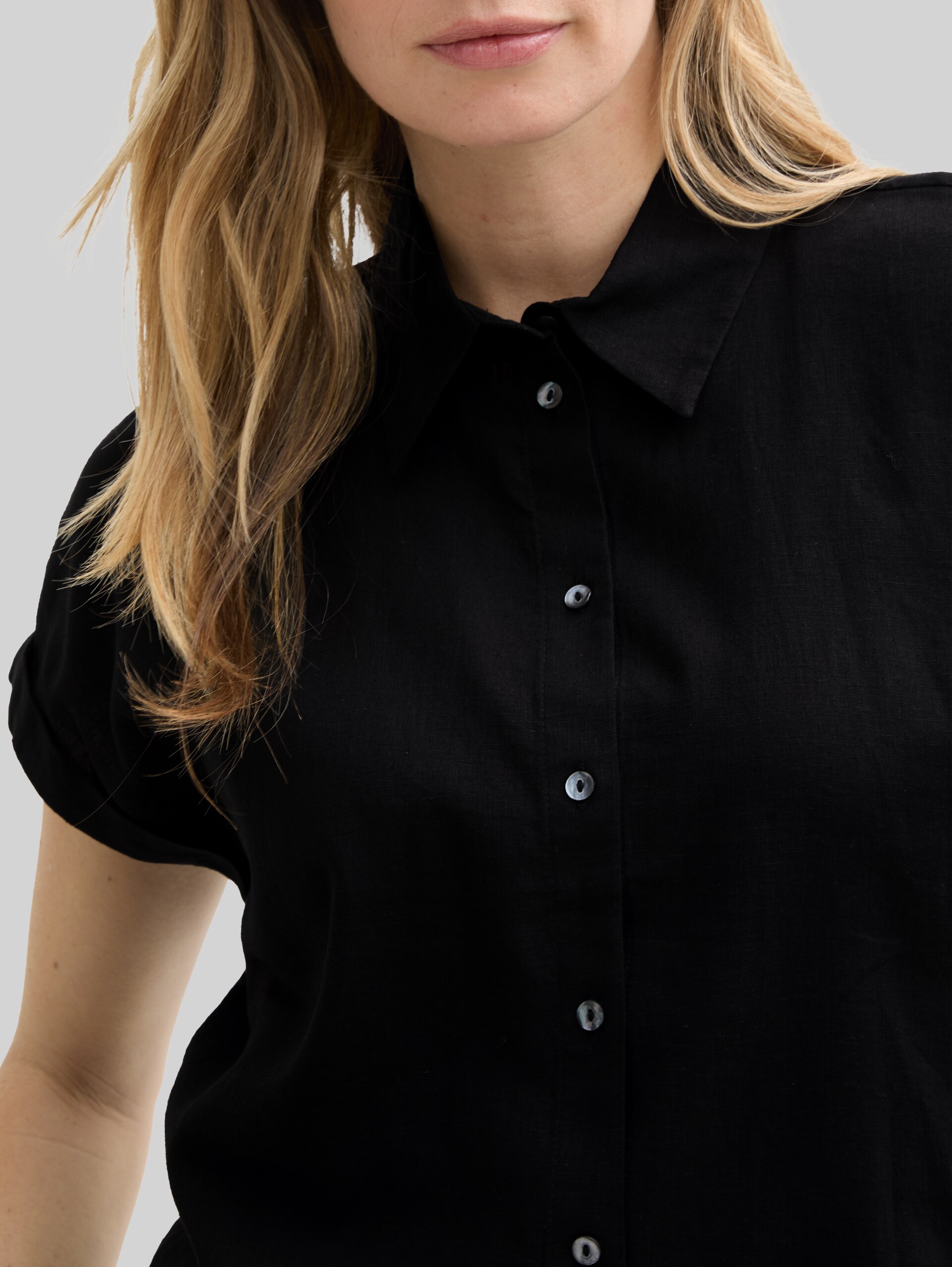 Blouse ample avec partie en lin - deep black - Vue détaillée du modèle