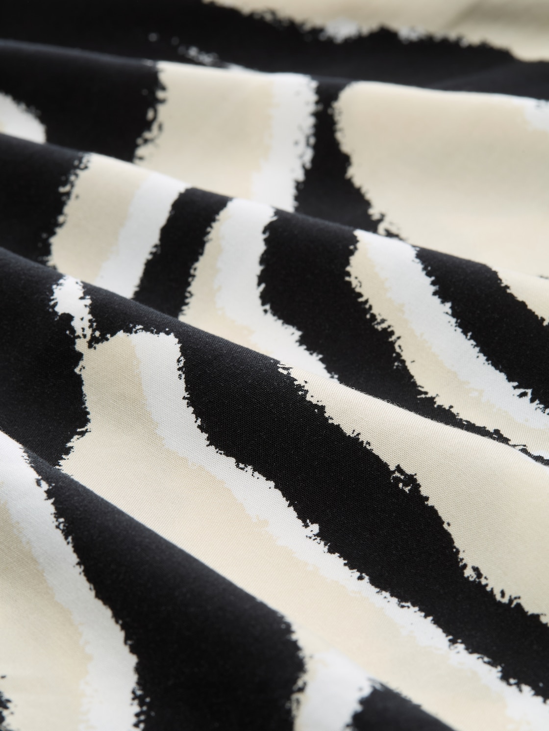 Neckholder Blusentop - abstract beige zebra - Material-Ansicht