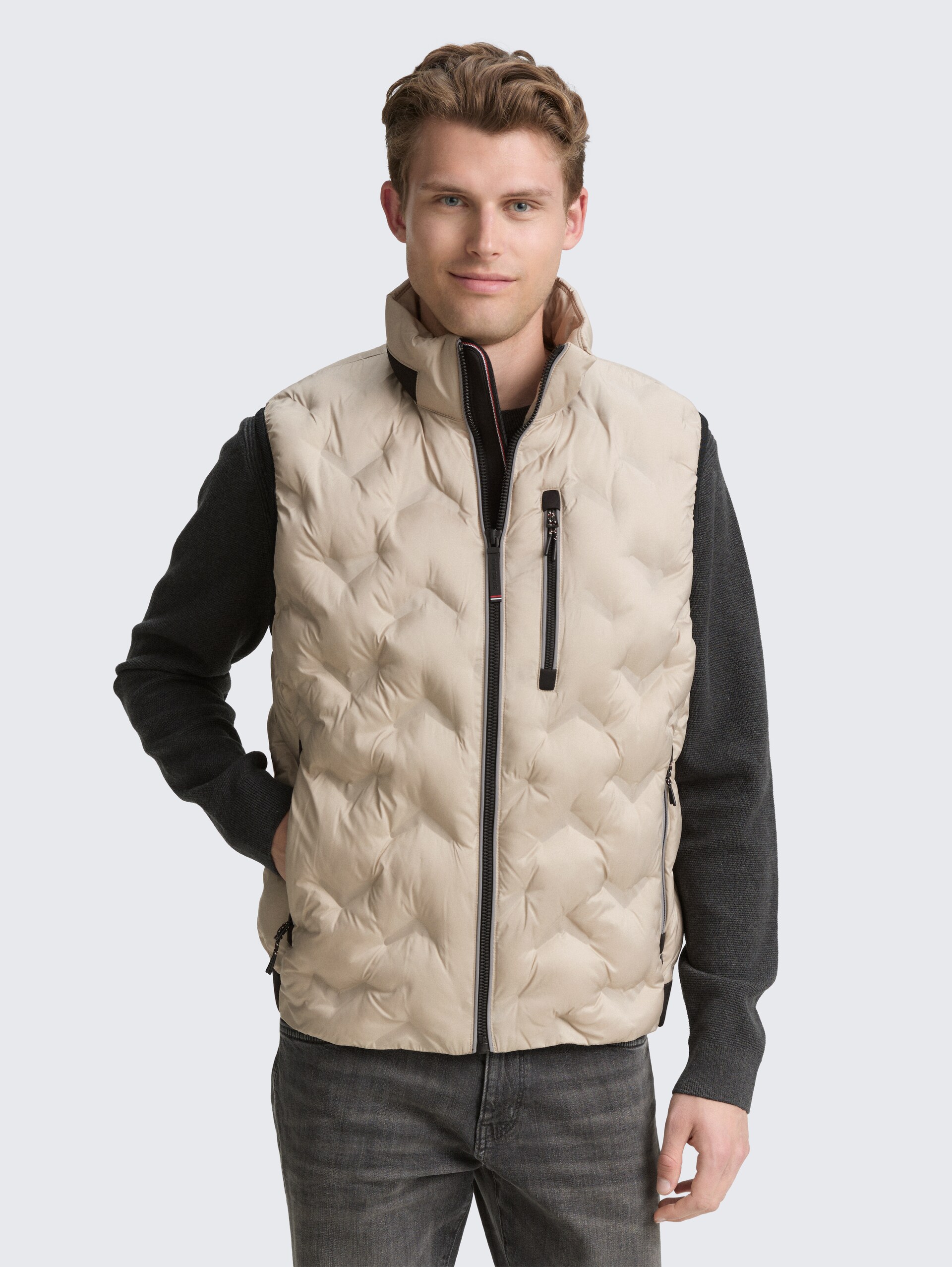 Hybrid Lightweight Steppweste - light cashmere - Model-Vorderansicht