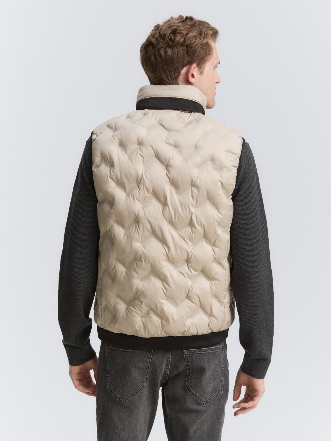 Hybrid Lightweight Steppweste - light cashmere - Model-Rückansicht