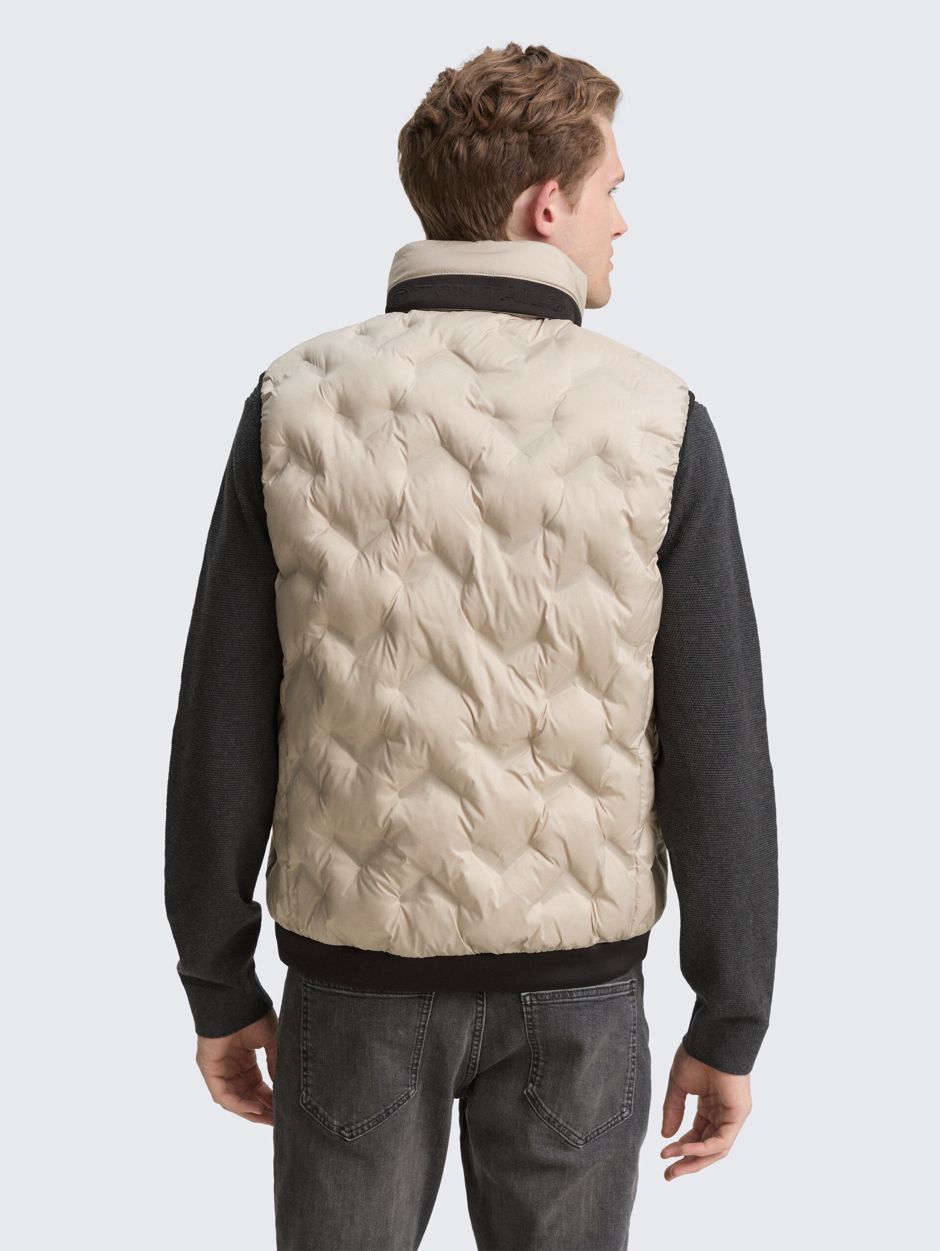 Hybrid Lightweight Steppweste - light cashmere - Model-Rückansicht