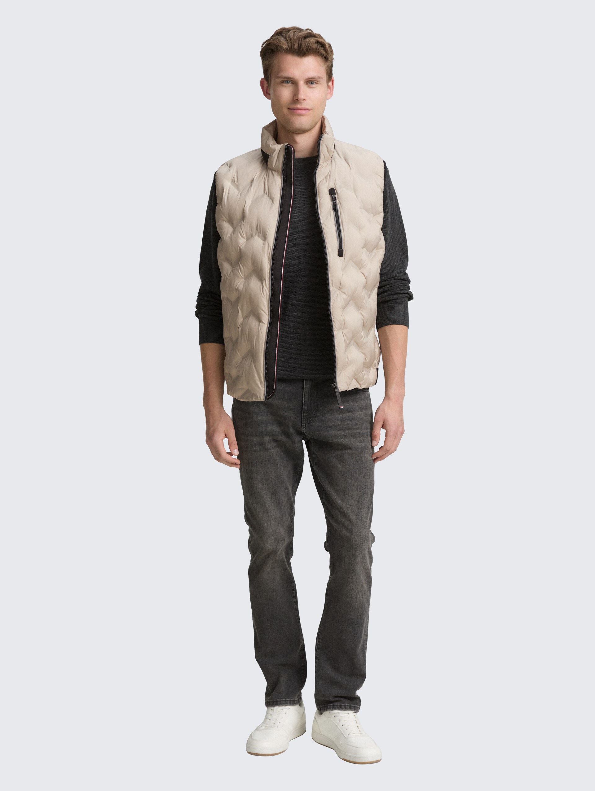 Hybrid Lightweight Steppweste - light cashmere - seitliche Model-Ansicht