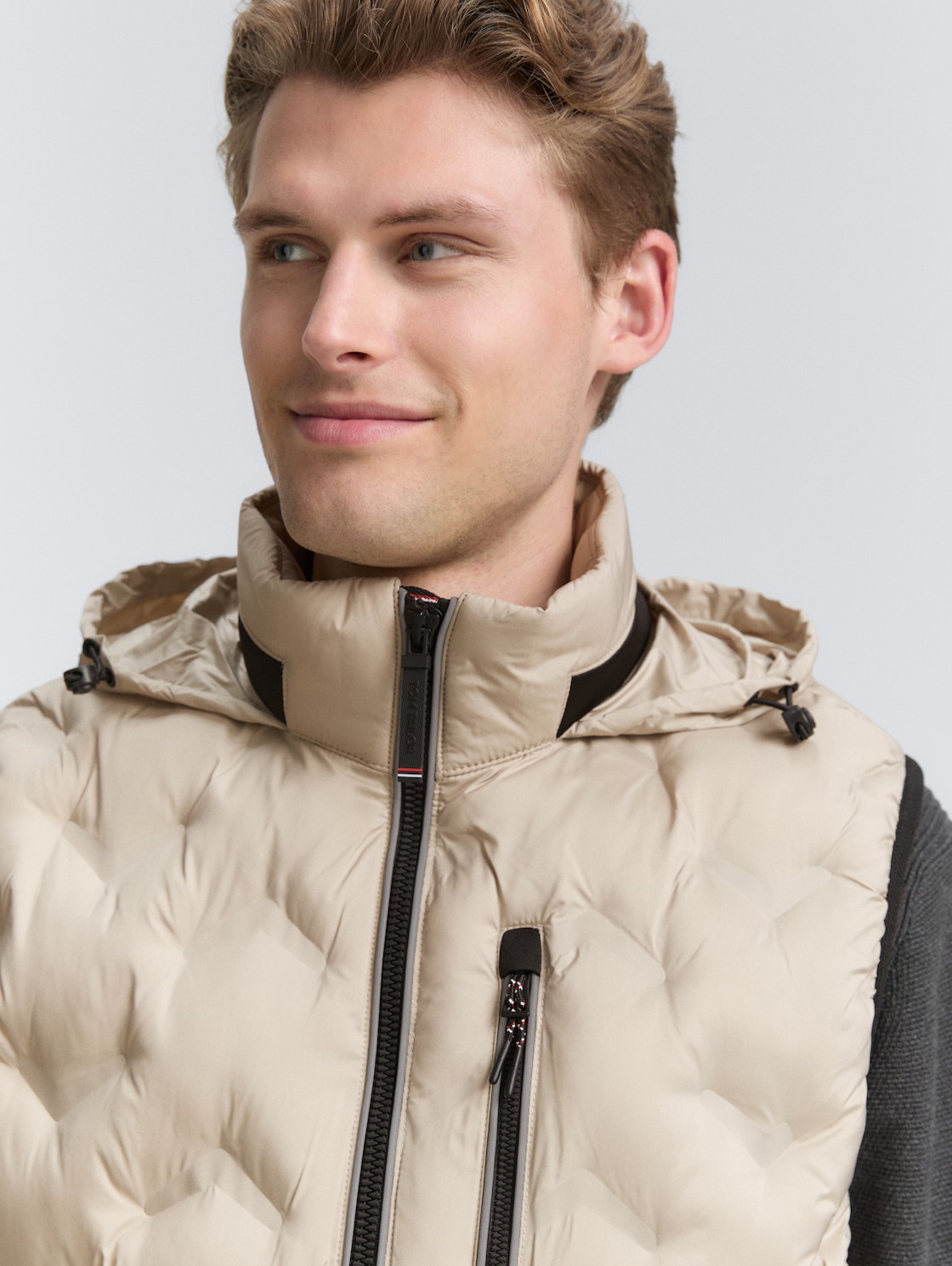 Hybrid Lightweight Steppweste - light cashmere - Detail-Model-Ansicht