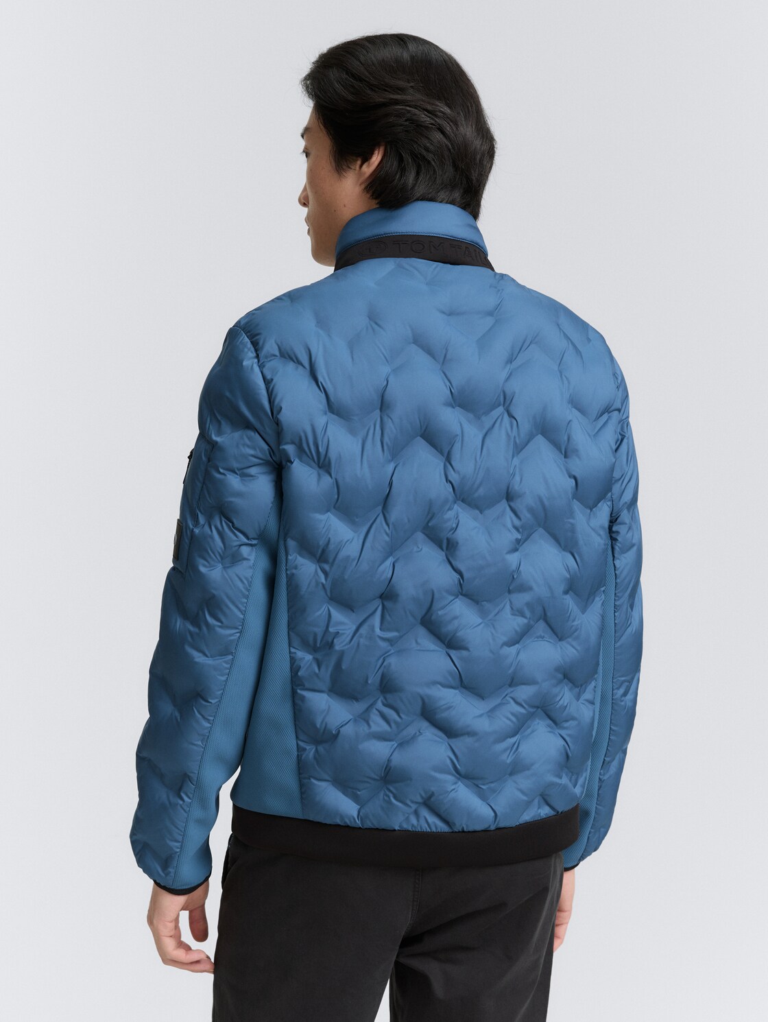Hybrid Lightweight Steppjacke mit verstaubarer Kapuze - real teal blue - Model-Rückansicht