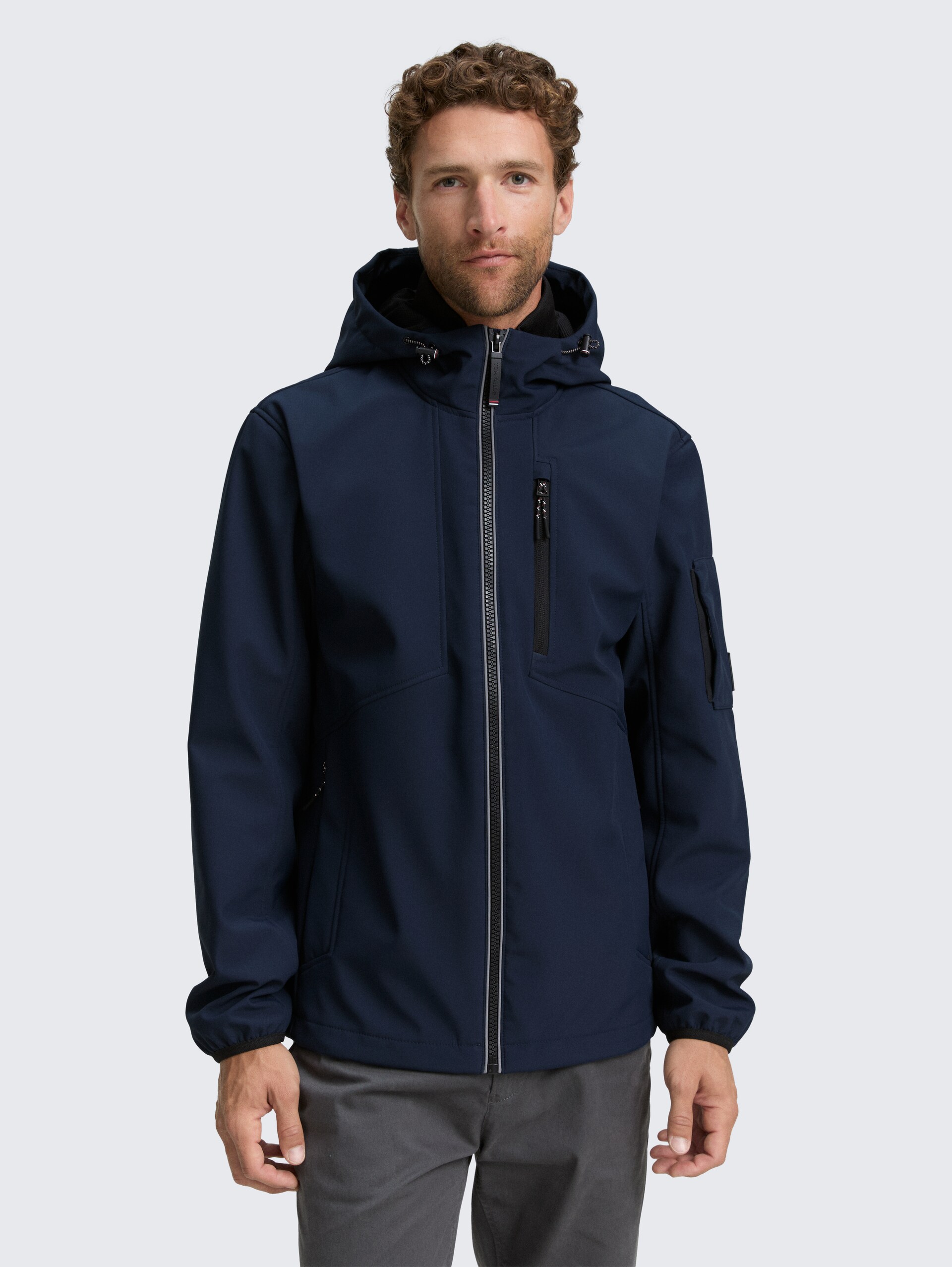Softshell Jacke mit Kapuze - sky captain blue - Model-Vorderansicht