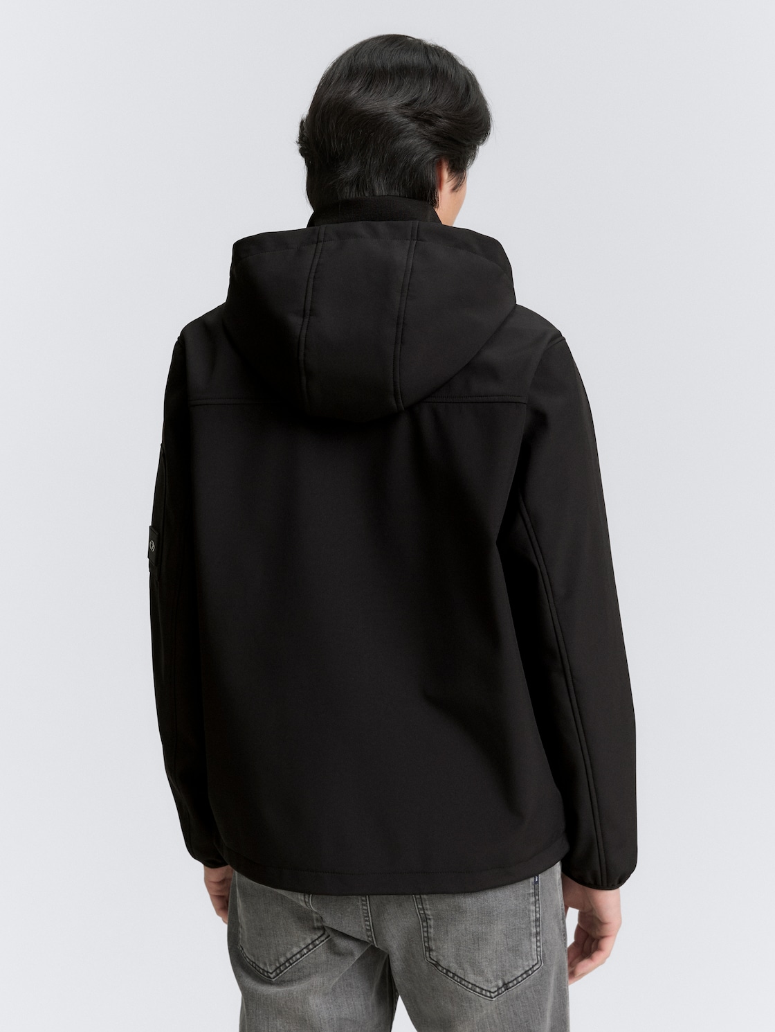 Softshell Jacke mit Kapuze - Black - Model-Rückansicht