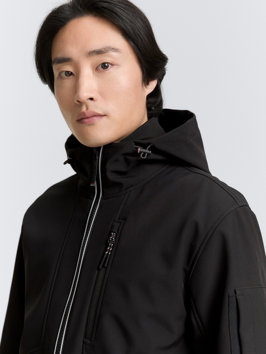 Softshell Jacke mit Kapuze - Black - Detail-Model-Ansicht