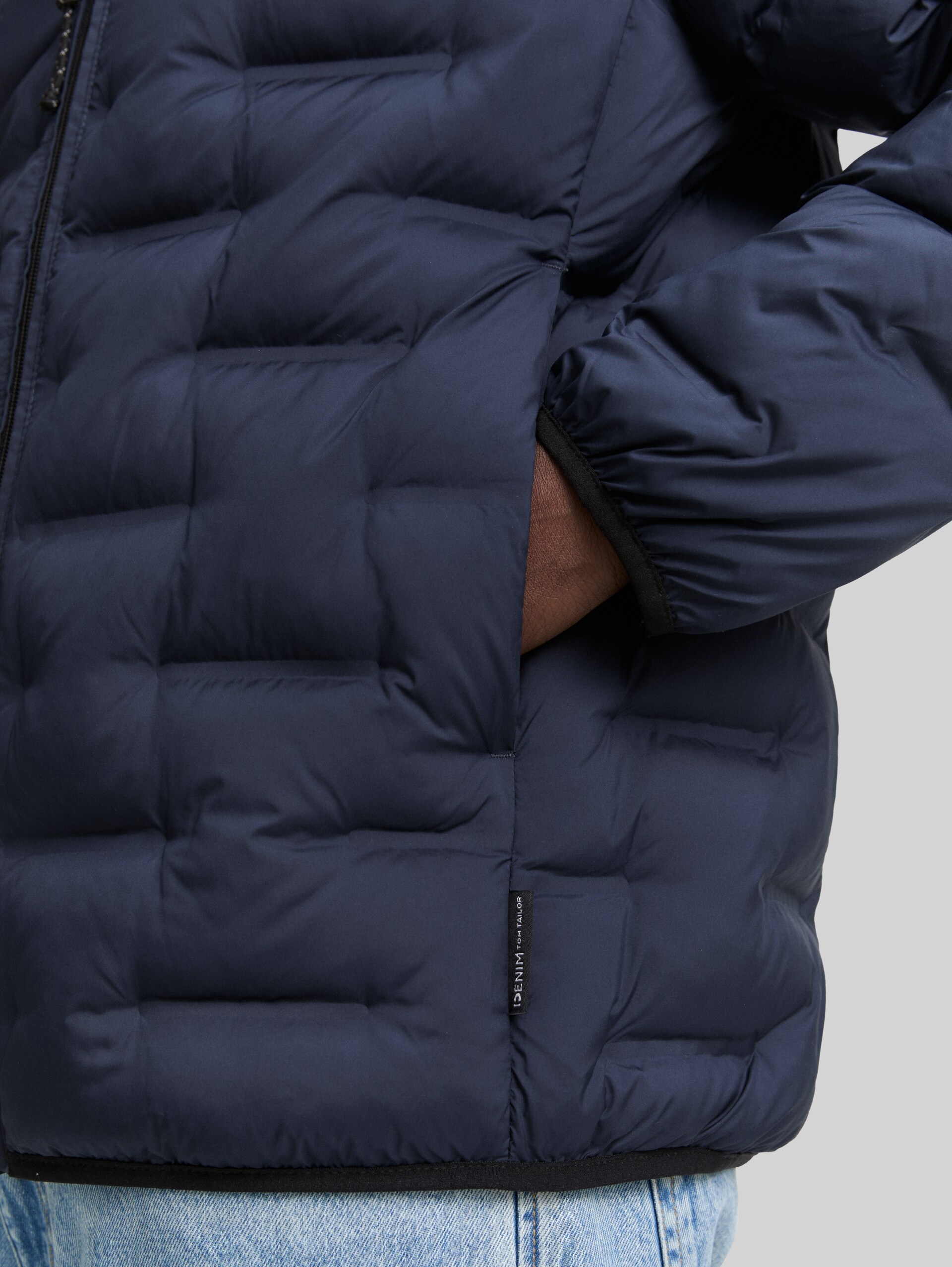 Lightweight quilted jacket with a stand-up collar - sky captain blue - Detail model view