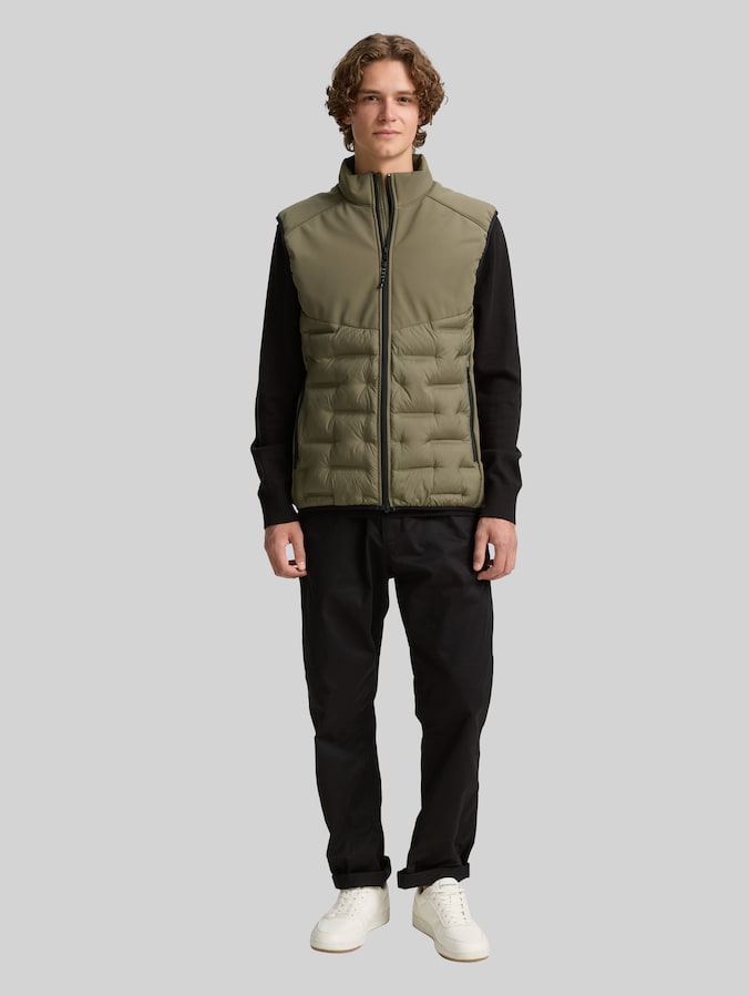 Hybrid Steppweste mit Stehkragen von Denim Male, jungle soil green