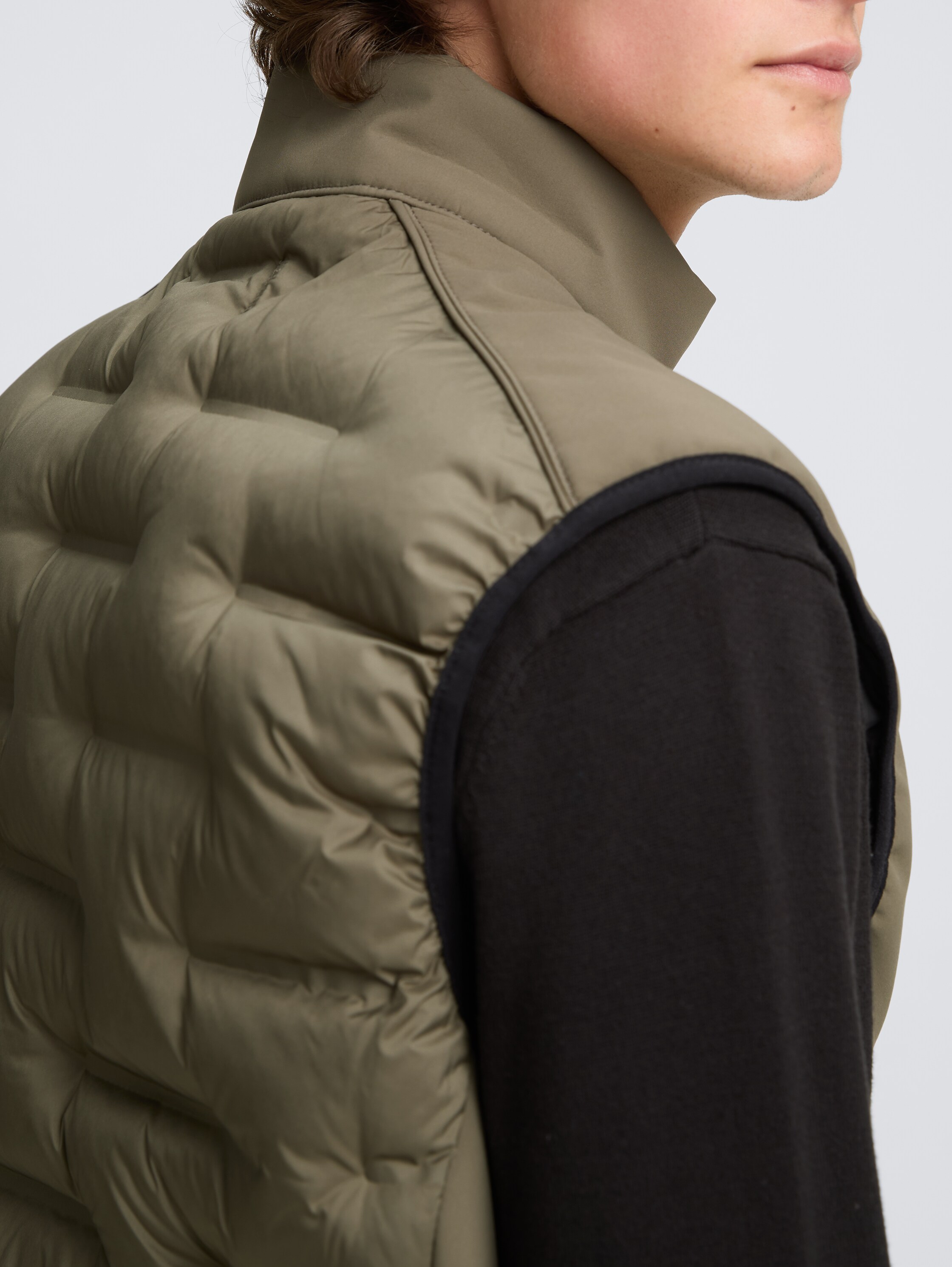 Hybrid Steppweste mit Stehkragen - jungle_soil_green - 