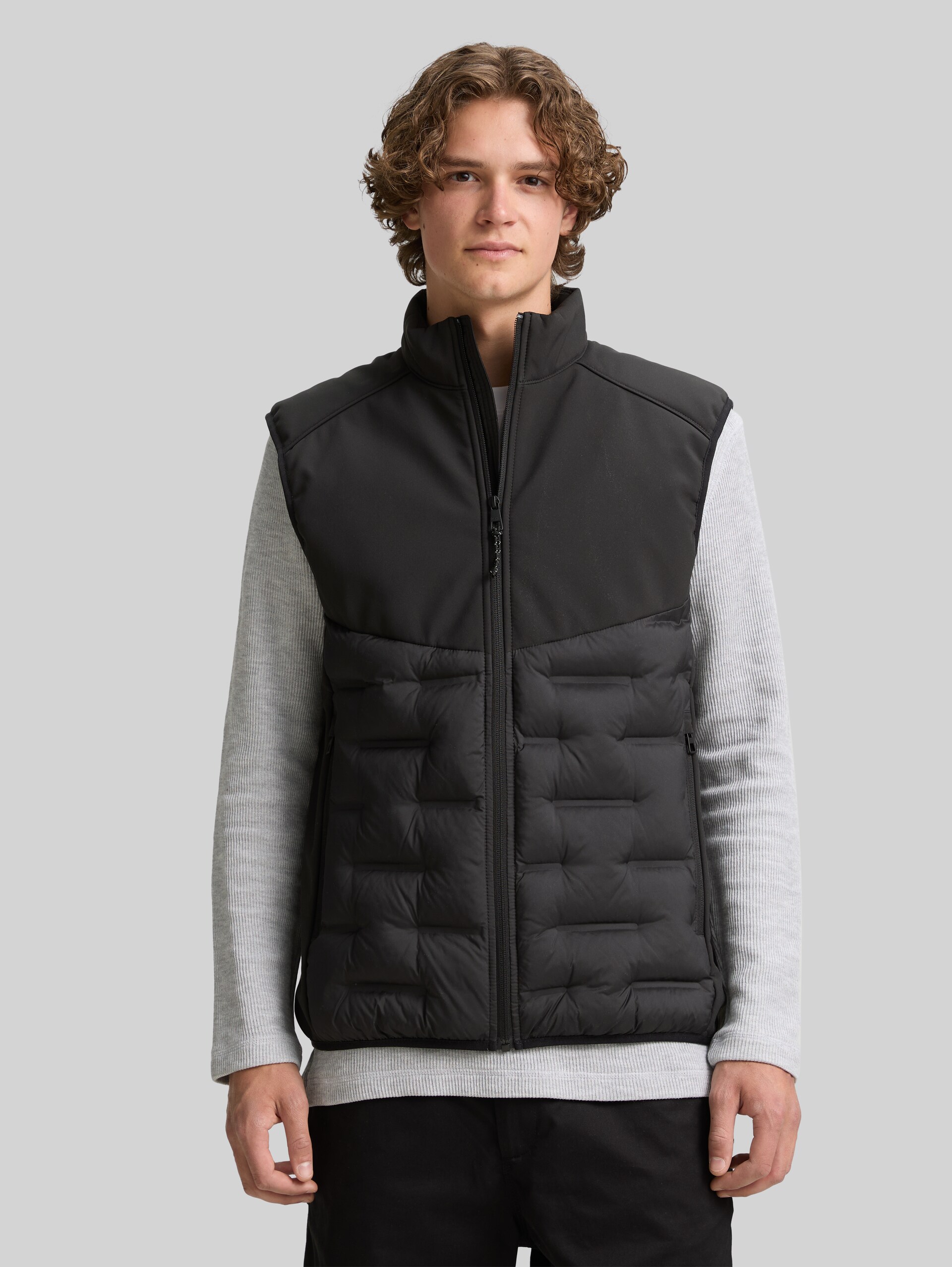 Hybrid quilted waistcoat with stand-up collar - Black - Model front view