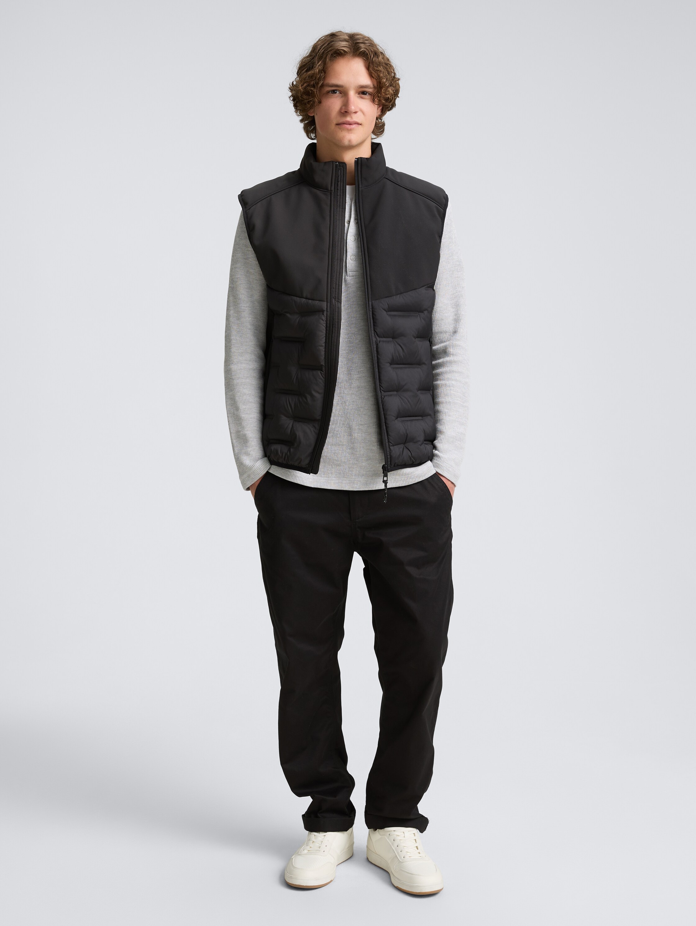 Hybrid quilted waistcoat with stand-up collar - black - 