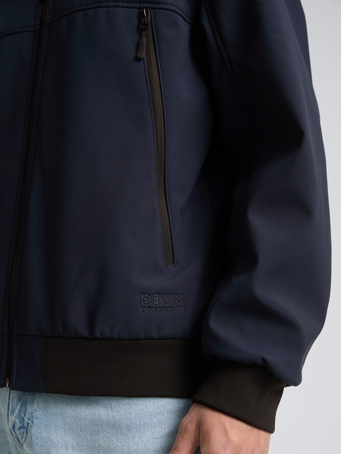 Softshell Jacke im Bomber-Style - sky captain blue - Detail-Model-Ansicht