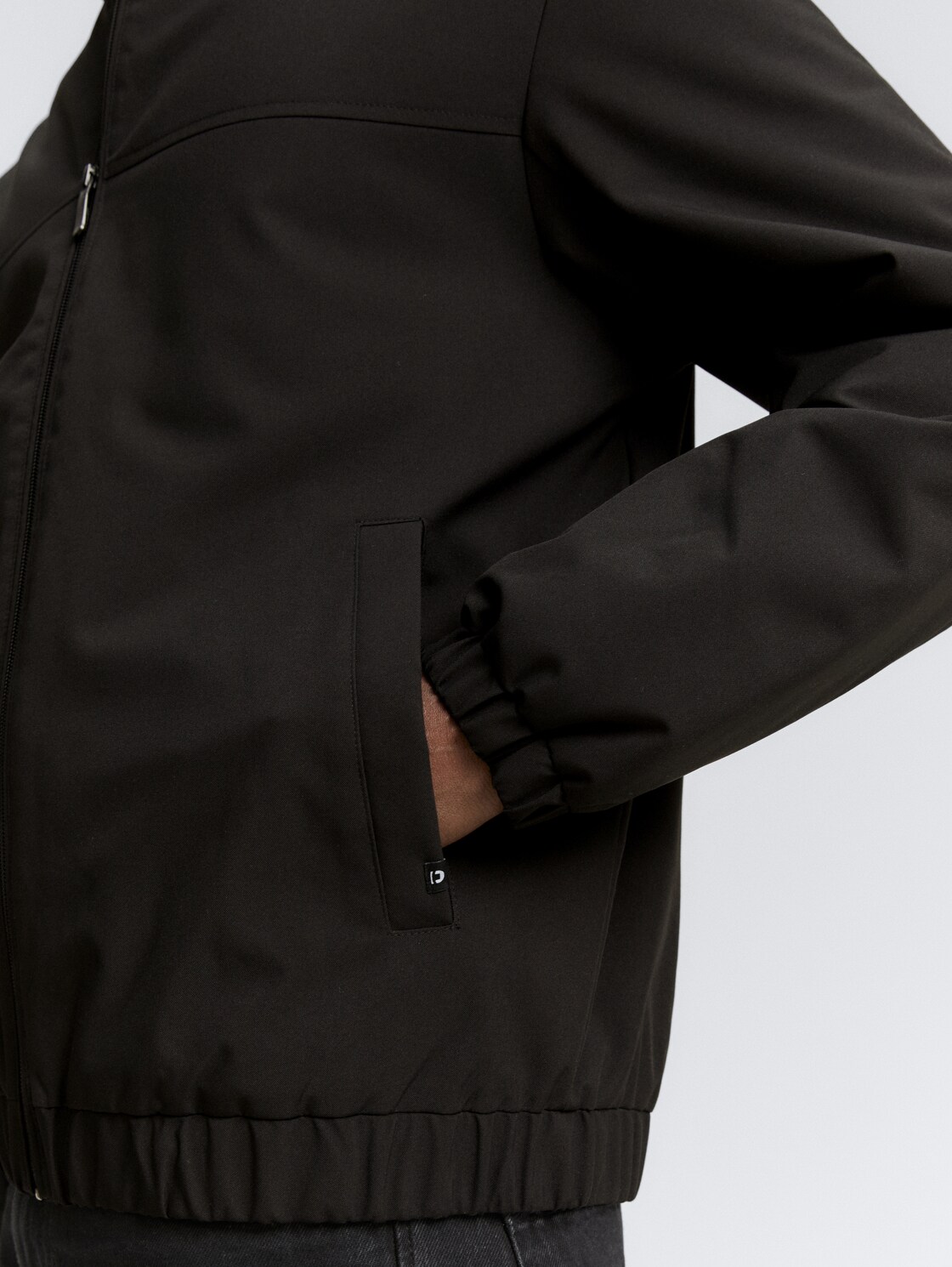 Blouson Jacke mit Stehkragen - Black - Detail-Model-Ansicht