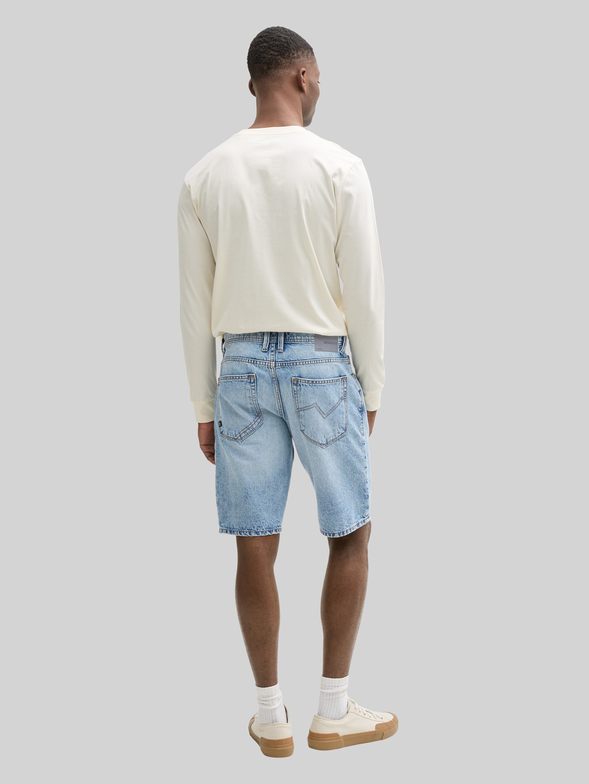 TTPIERS Slim Destroyed Jeans Shorts - Destroyed Light Stone Blue Denim - Neckline model-back view
