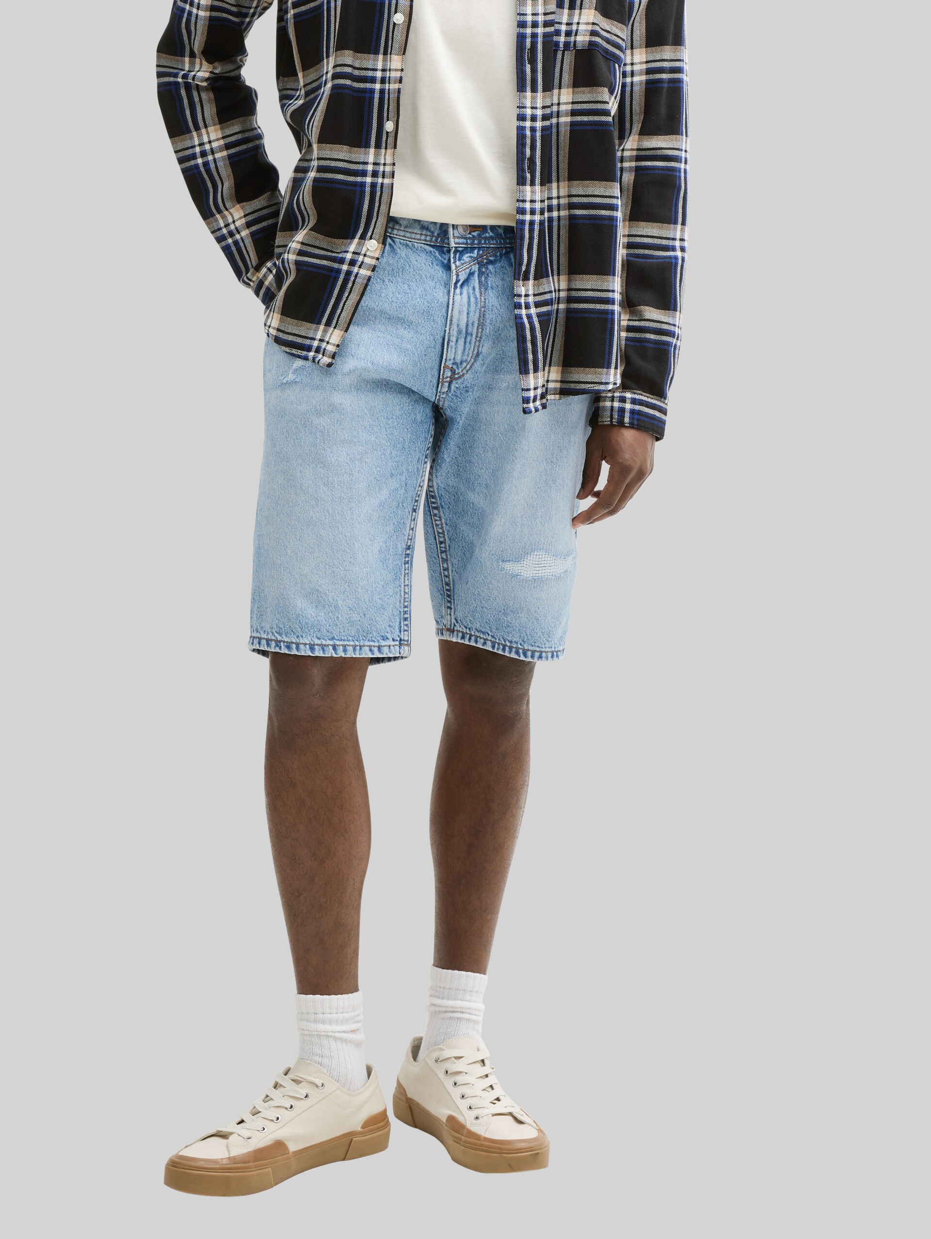 TTPIERS Slim Destroyed Jeans Shorts - Destroyed Light Stone Blue Denim - Neckline model front view