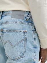 TTPIERS SLIM DESTROYED Jeans Shorts - Destroyed Light Stone Blue Denim - Detail-Model-Ansicht