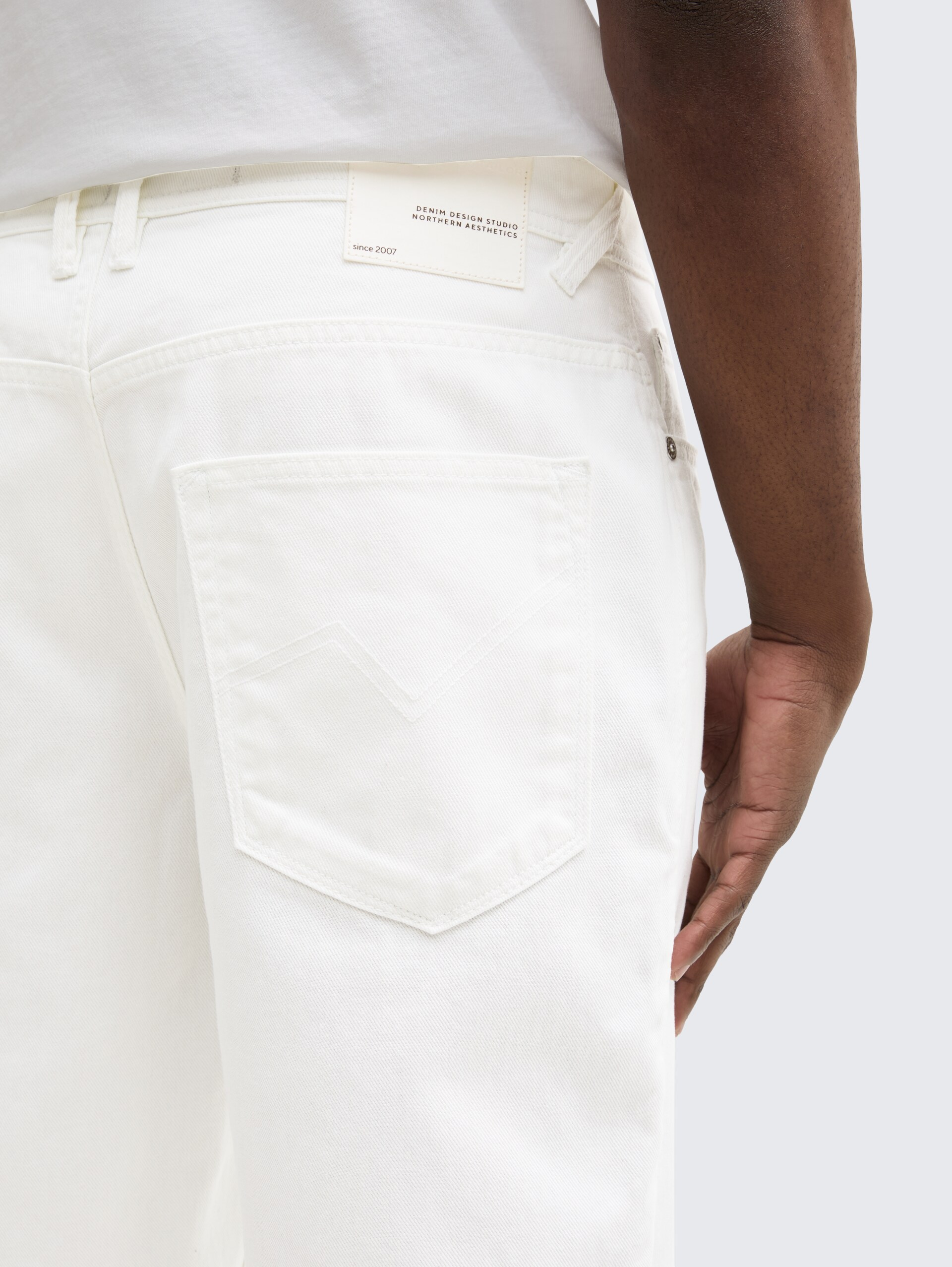 TTWAYLEN RELAXED Jeans Shorts aus Baumwolle - White - Detail-Model-Ansicht
