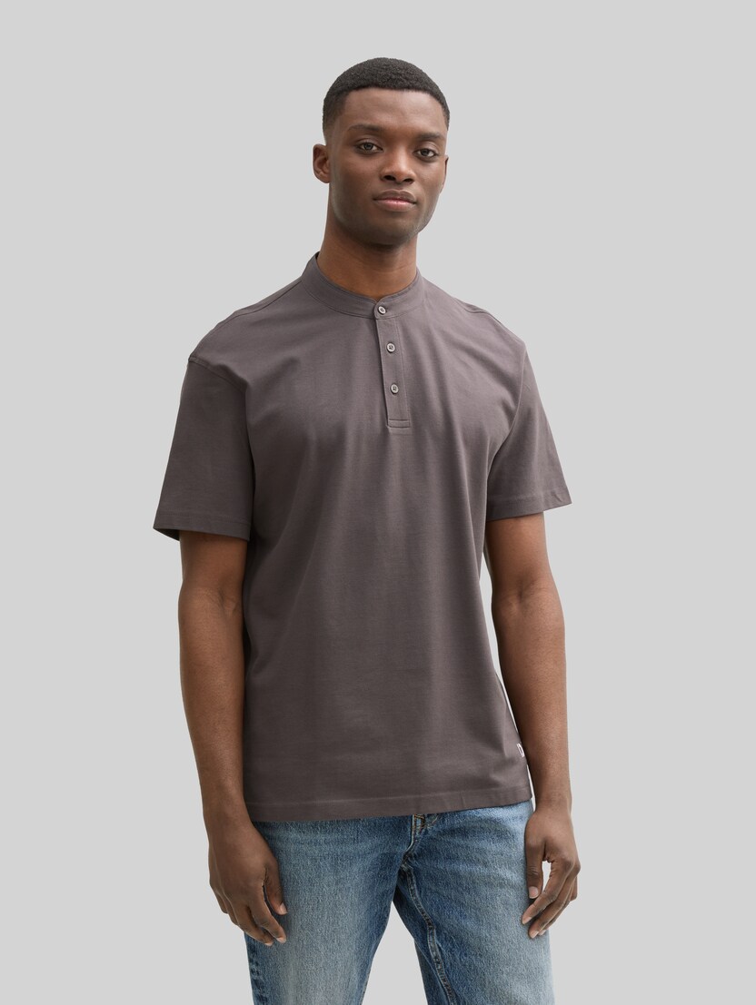 Relaxed Fit Poloshirt mit Stehkragen von Denim Male, Pavement Grey