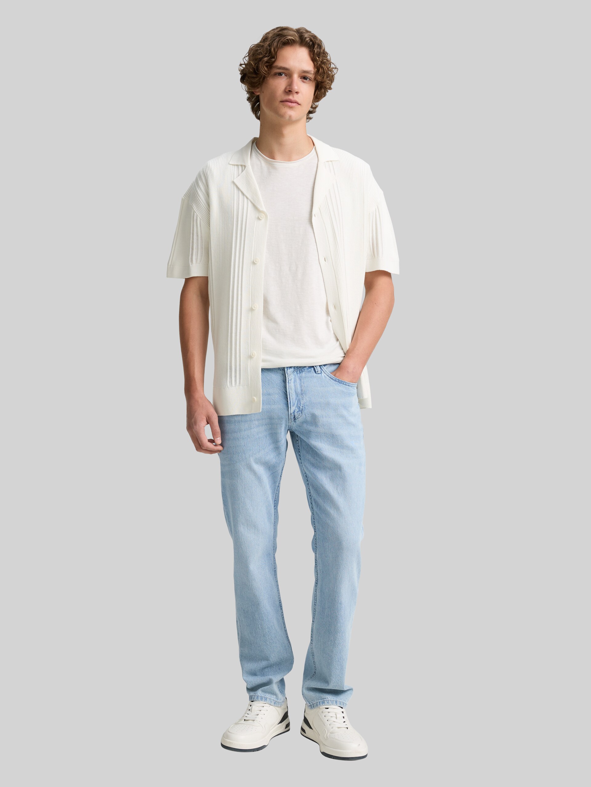 TTAEDAN cotton straight jeans - light stone wash denim - Model front view