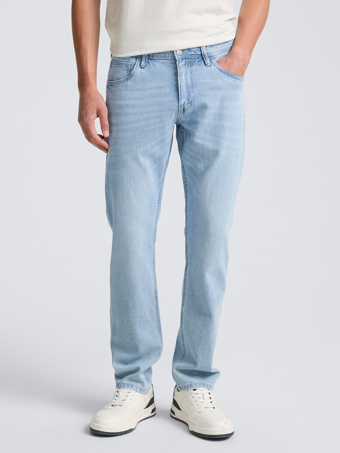 TTAEDAN STRAIGHT Jeans aus Baumwolle - light stone wash denim - Ausschnitt Model-Vorderansicht