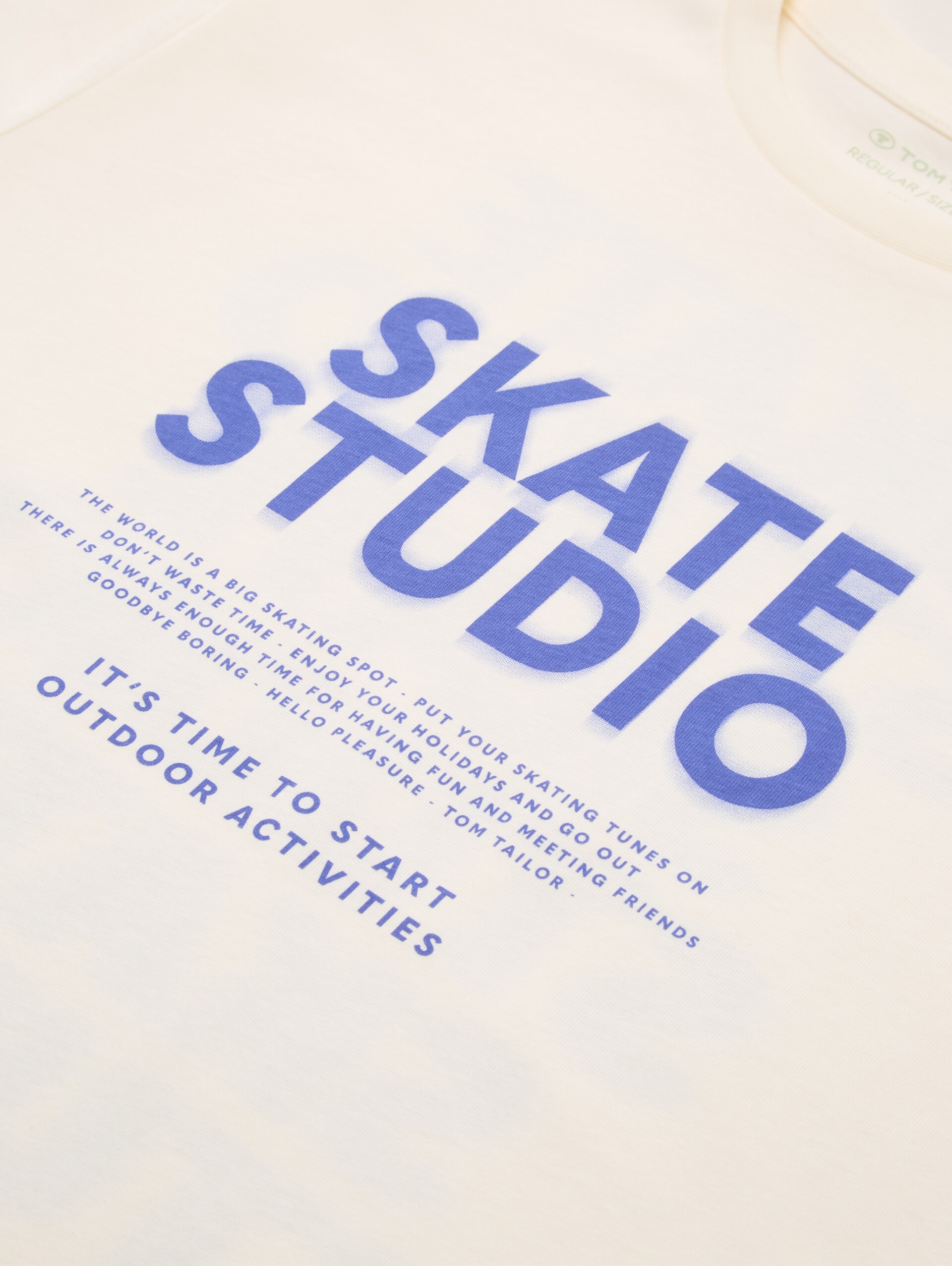 T-Shirt mit Print - Wool White - Detail-Model-Ansicht